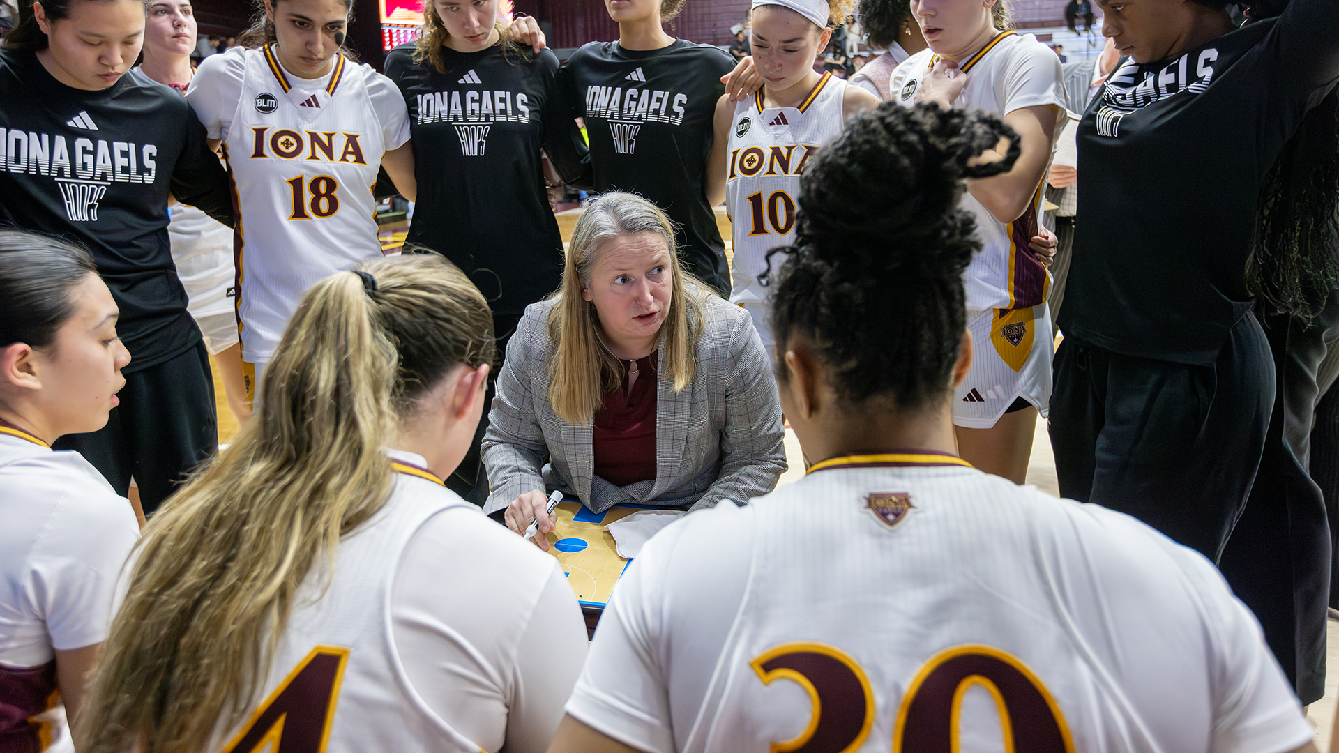 Coach Ang Timeout Huddle