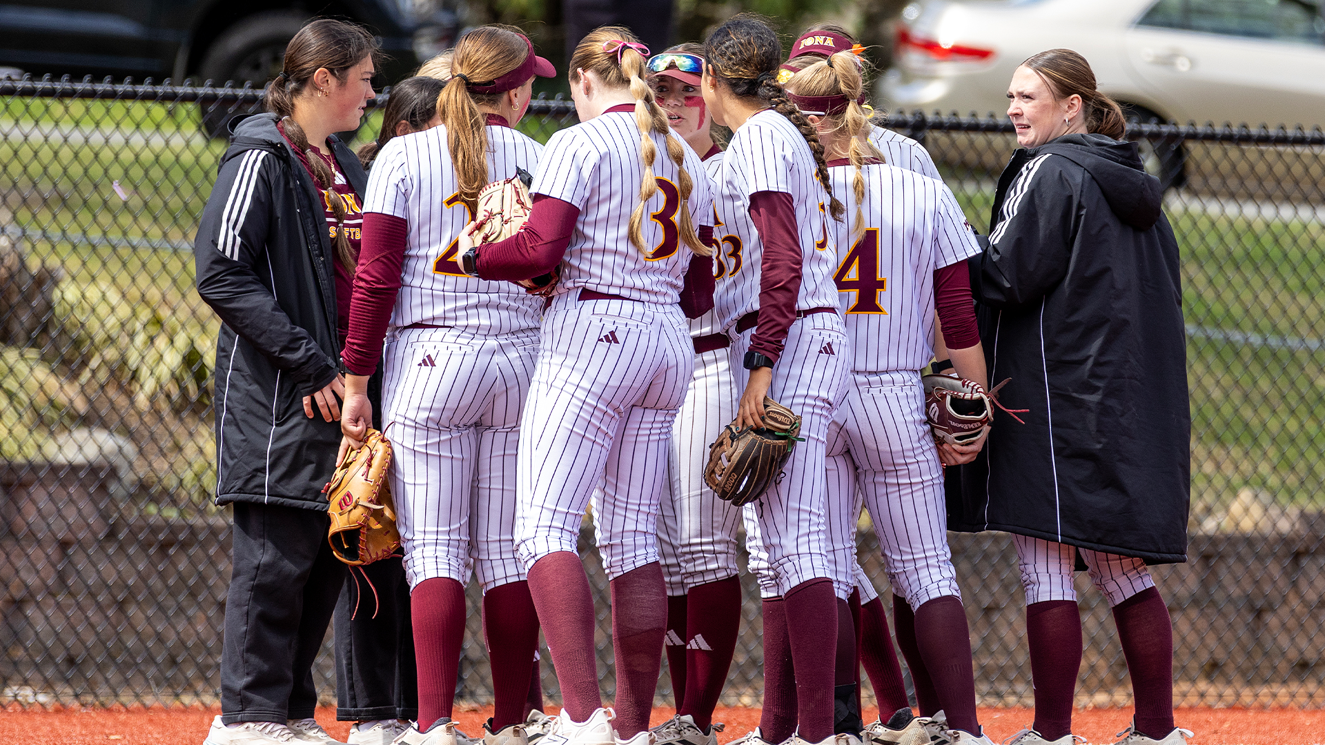 Softball Huddle Canisius
