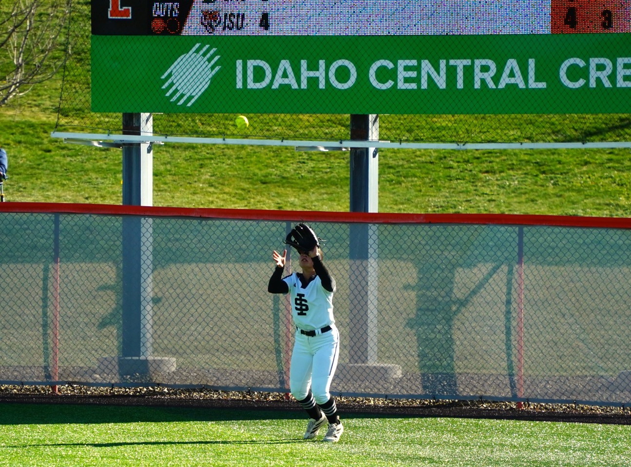 Jaden Moore Outfield Catch