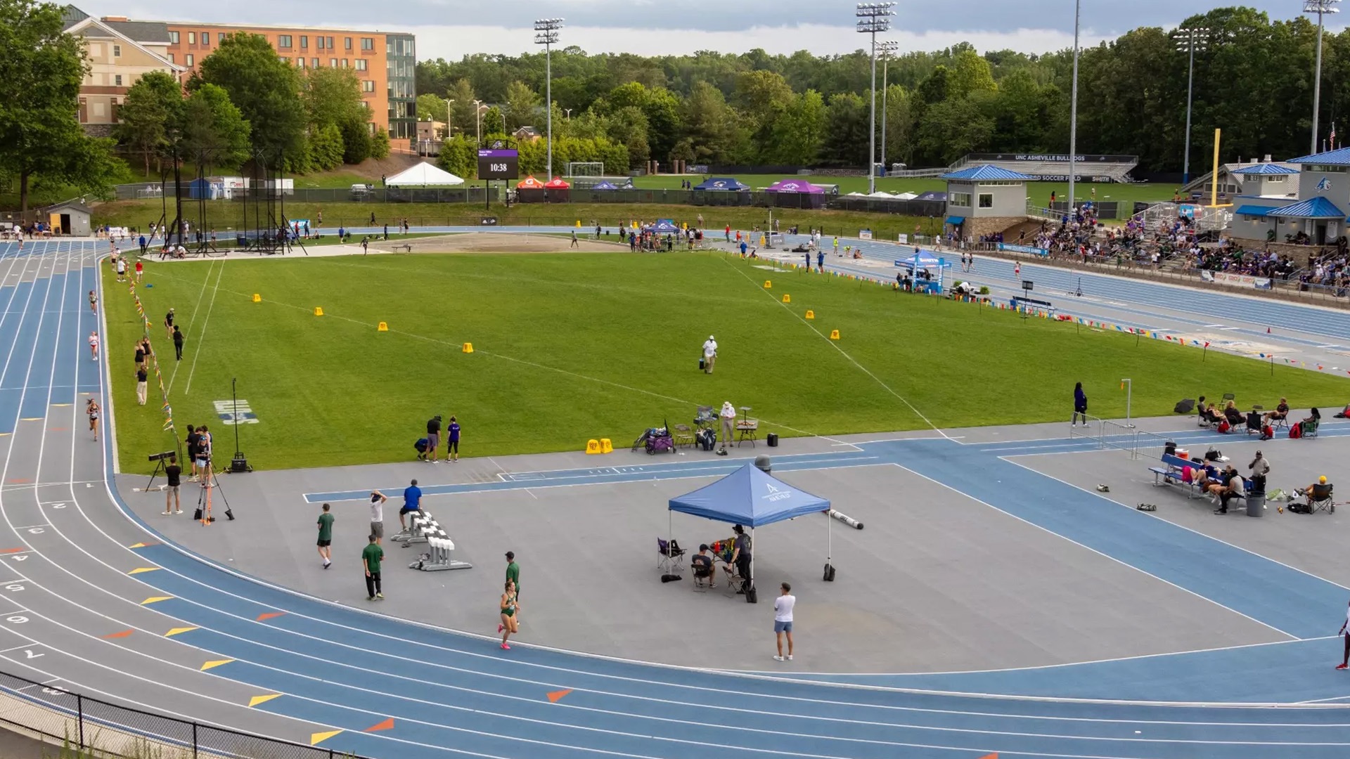 Karl Straus Track