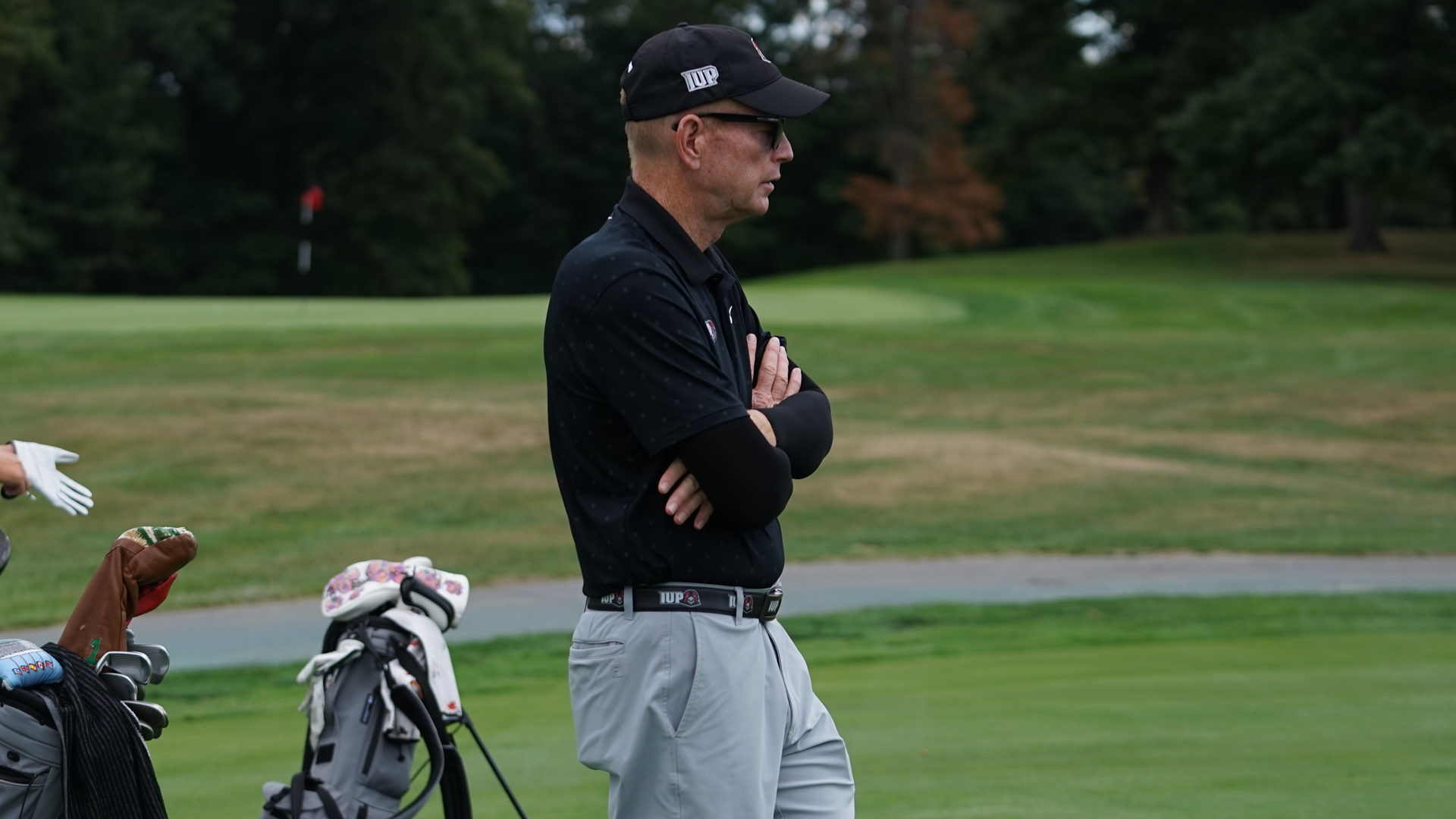 Coach Braun arm folded