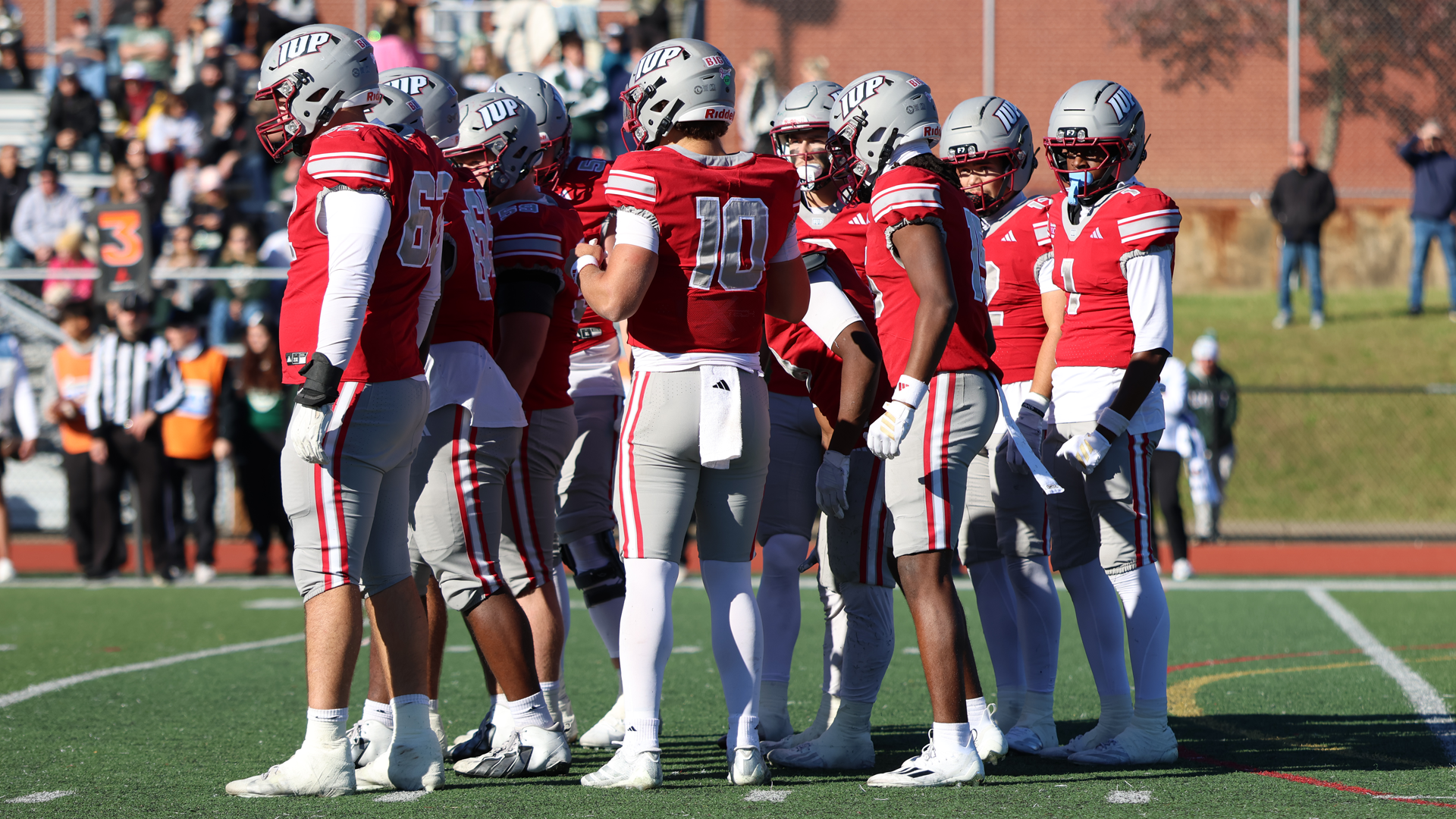 Maggs In Huddle
