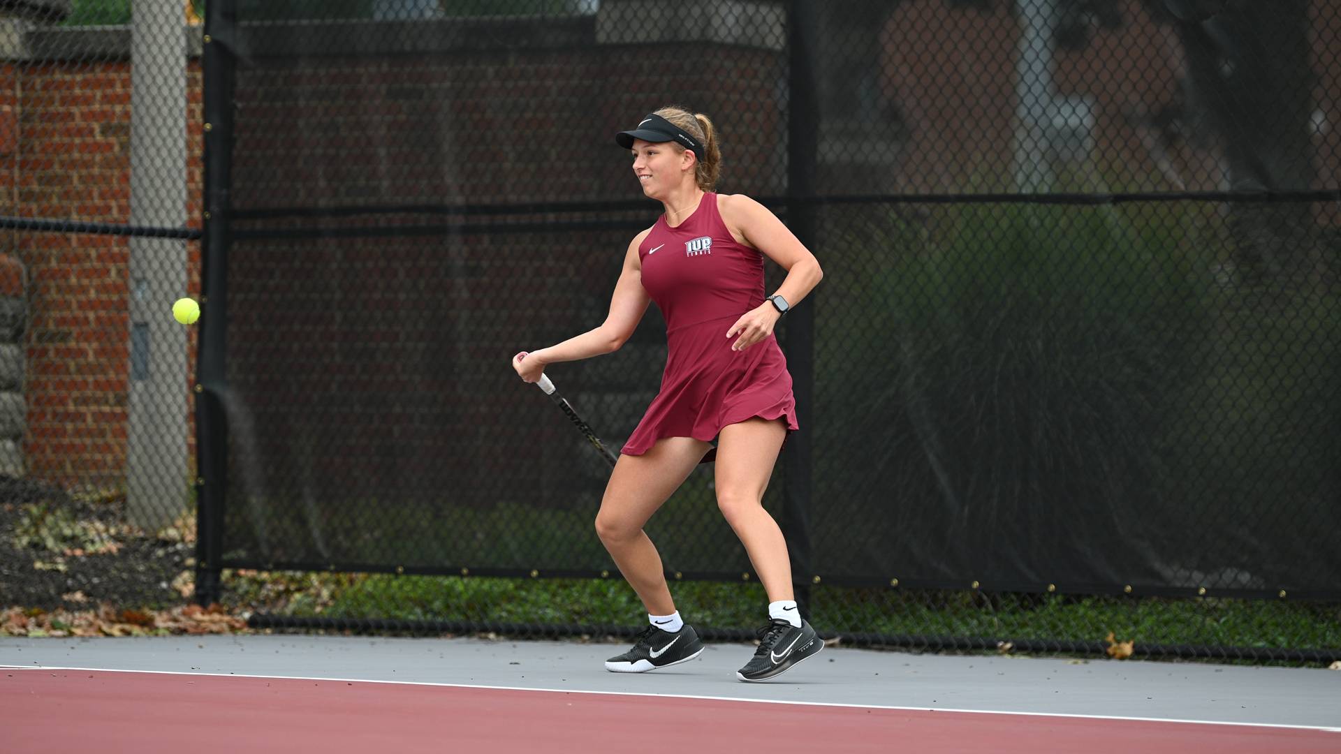 Hannah Beitat Forehand with ball