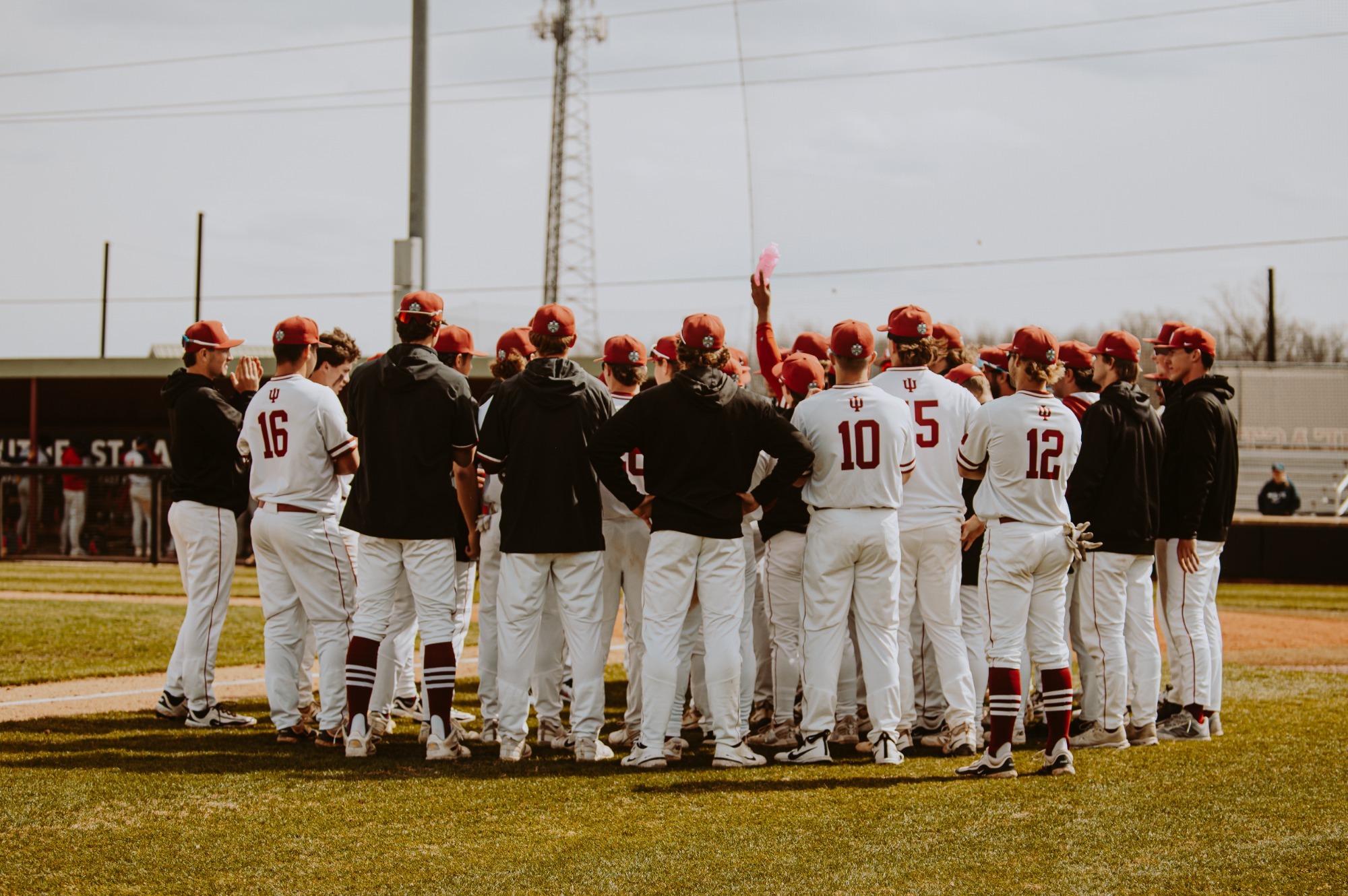 2025 baseball huddle