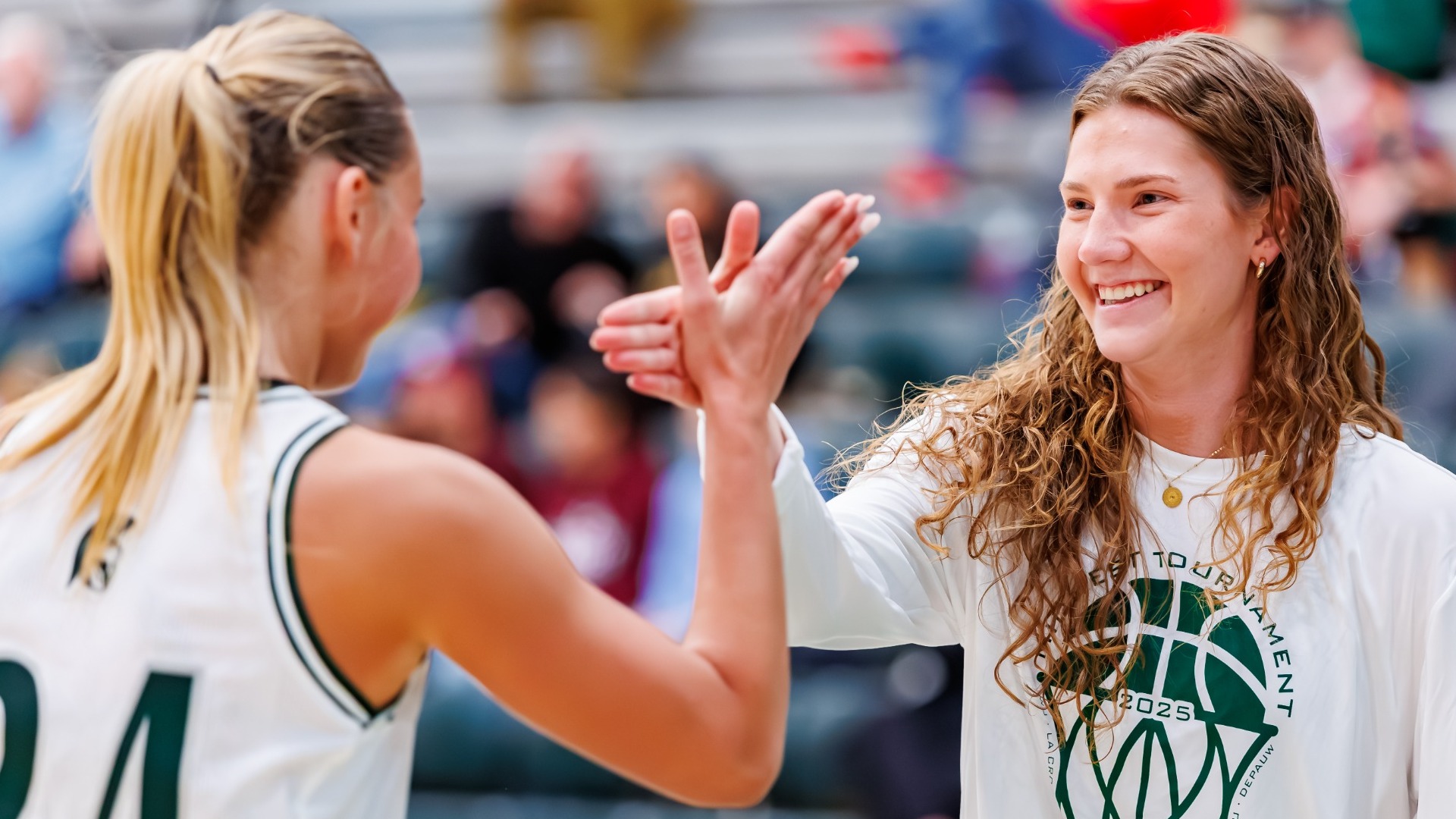 BLOOMINGTON, IL - NCAA Basketball - #17 Illinois Wesleyan vs. #16 UW-La Crosse at Shirk Center on November 29, 2025. #17 Illinois Wesleyan defeated #16 UW-La Crosse, 64-53. (Photo by Jimmy Naprstek/Kodiak Creative)
