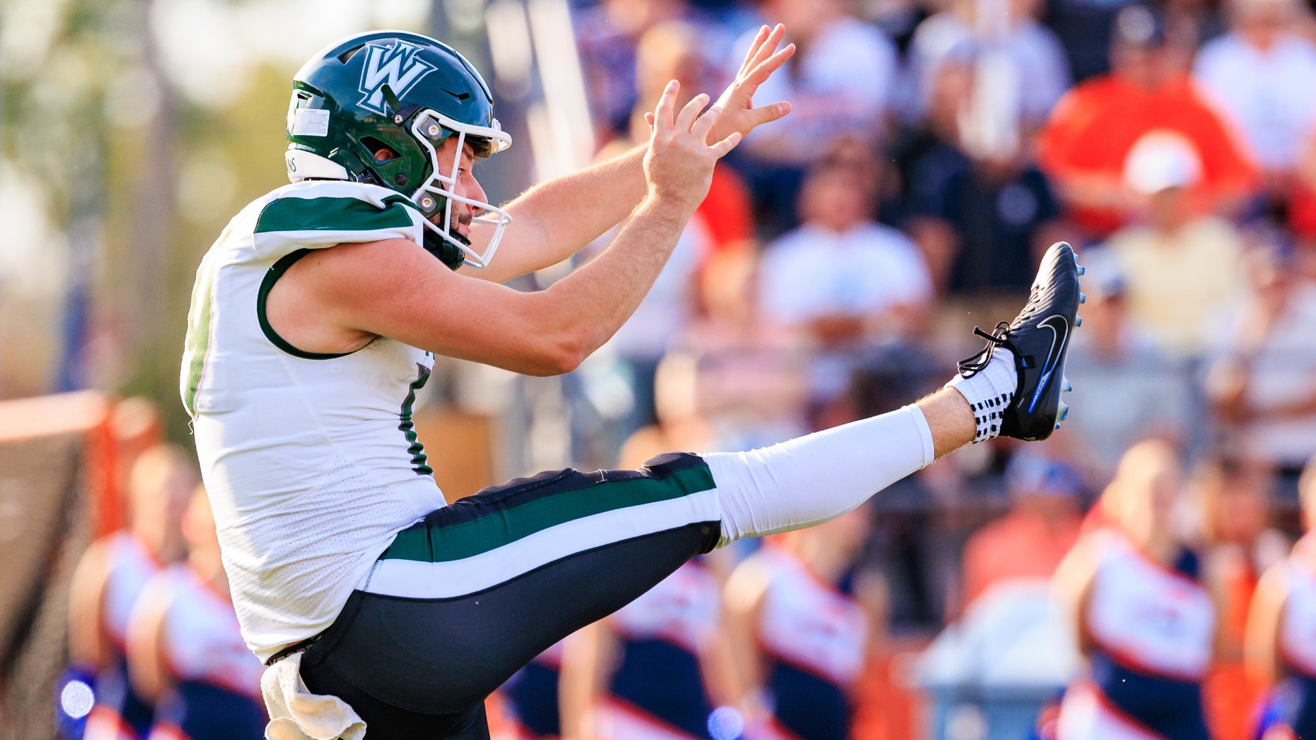 Matt Worthington punting at Carroll