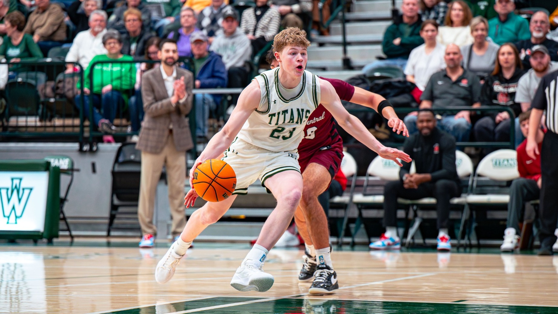 Connor Williams dribbling