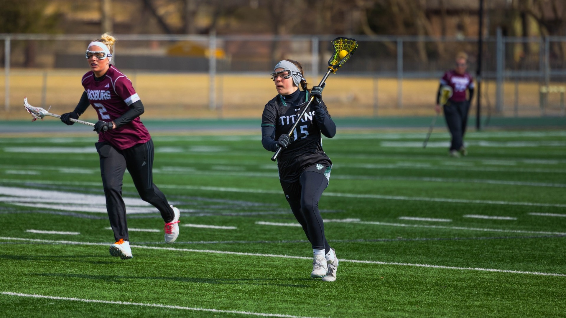 Sadie Newton about to pass the ball against Augsburg Feb. 22, 2026