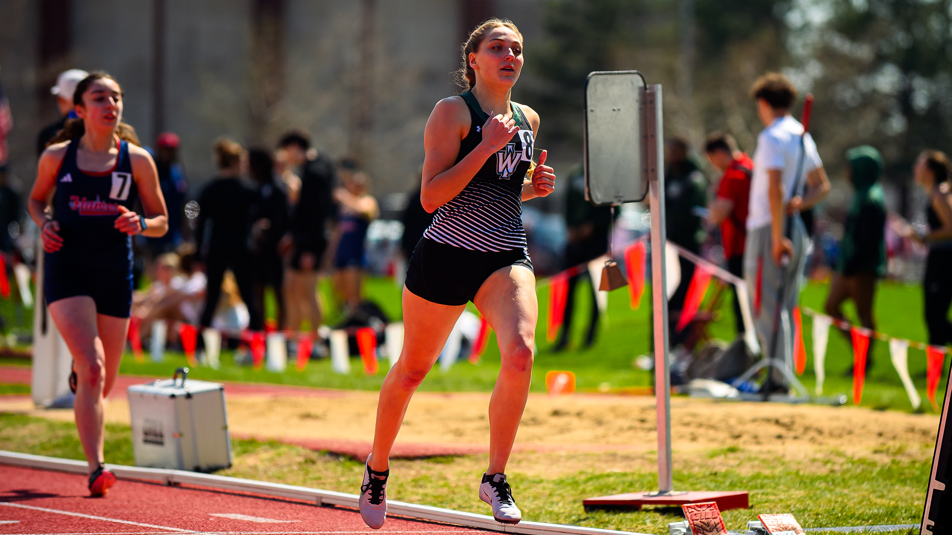Mackenzie Huber running outdoor 800m