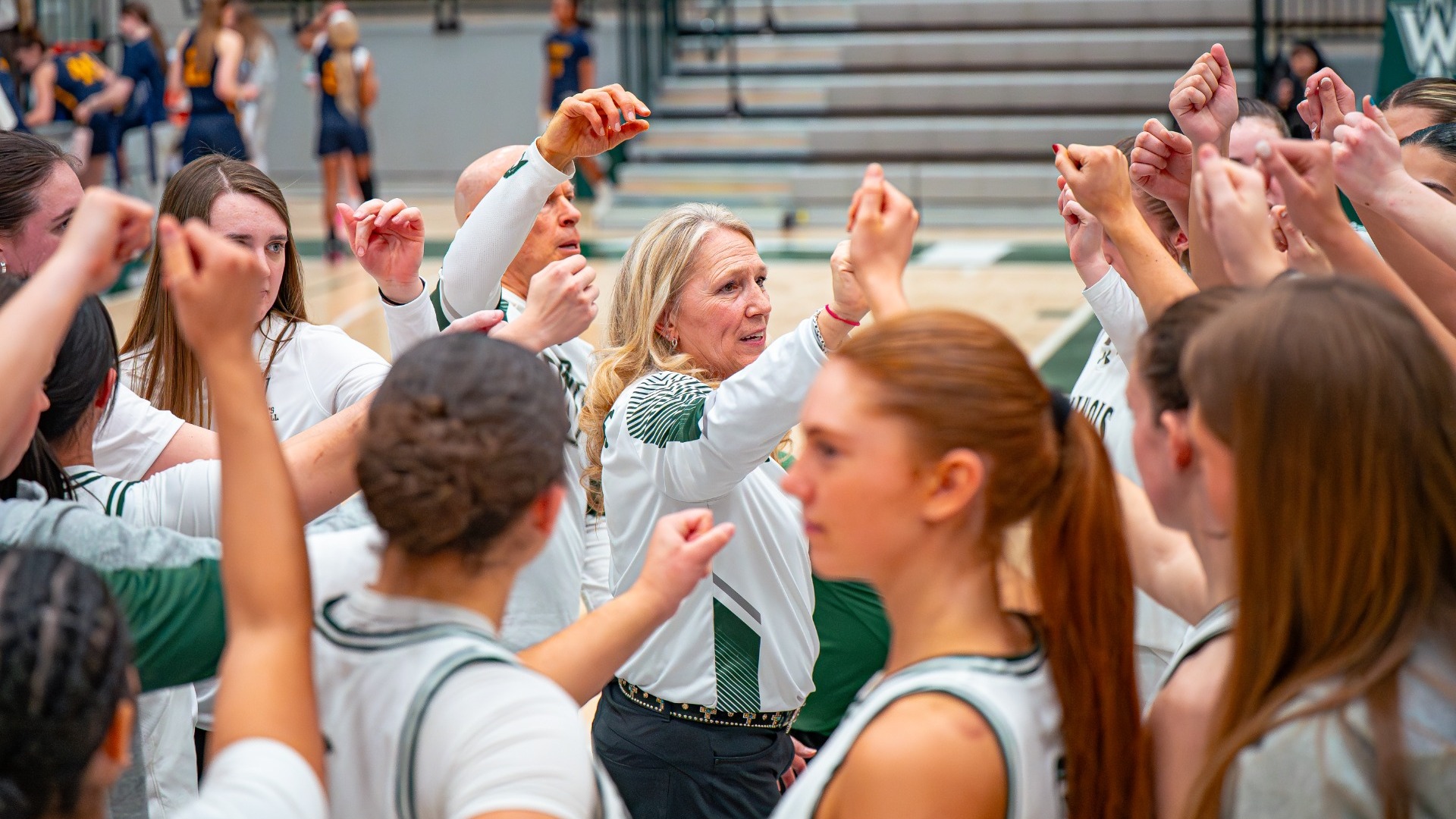 Mia Smith breaks down huddle