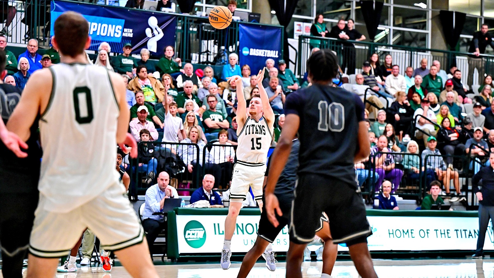 Jackson Niego making a three-pointer