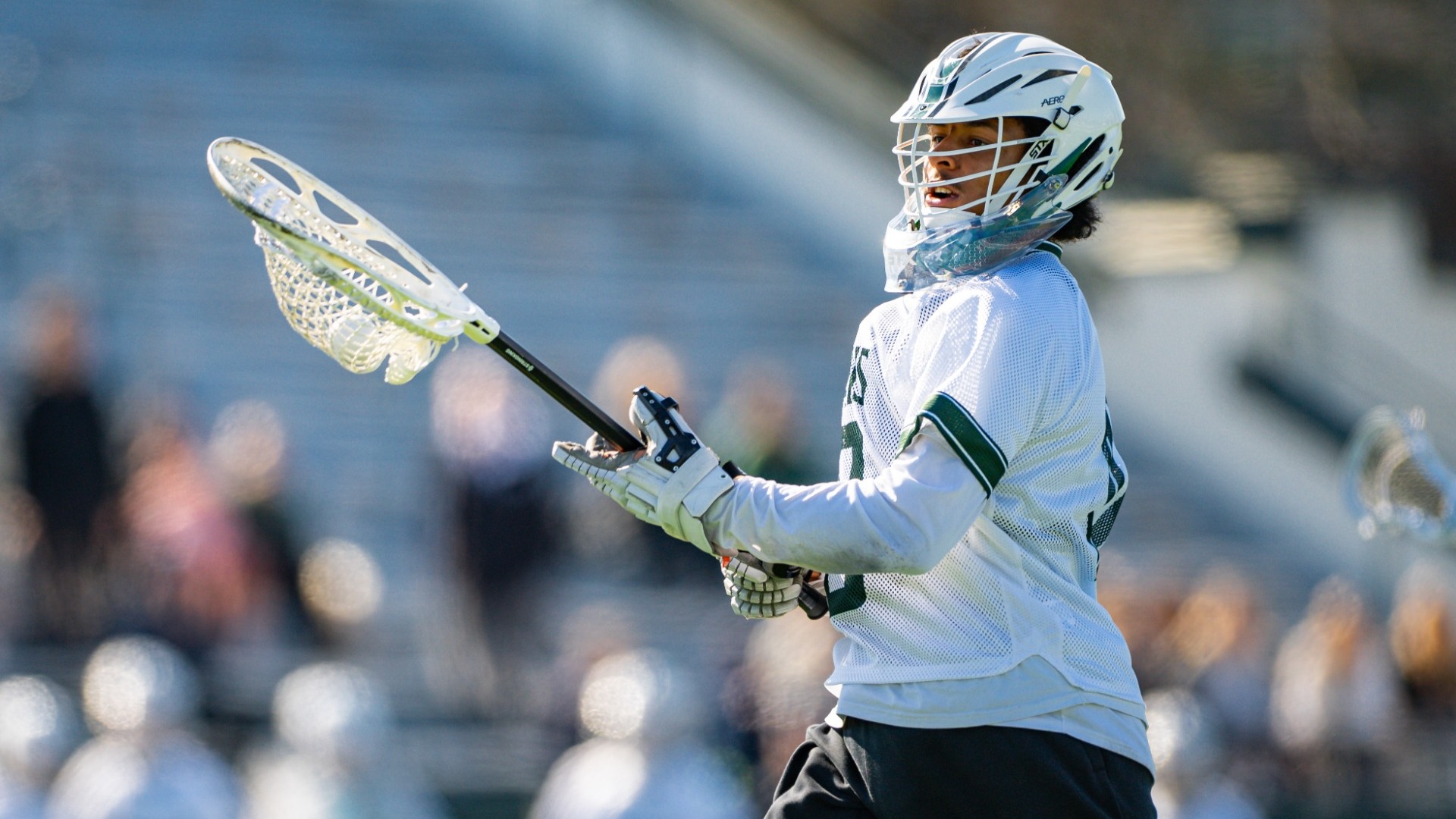 Jaymeson Zackery running down field with the ball