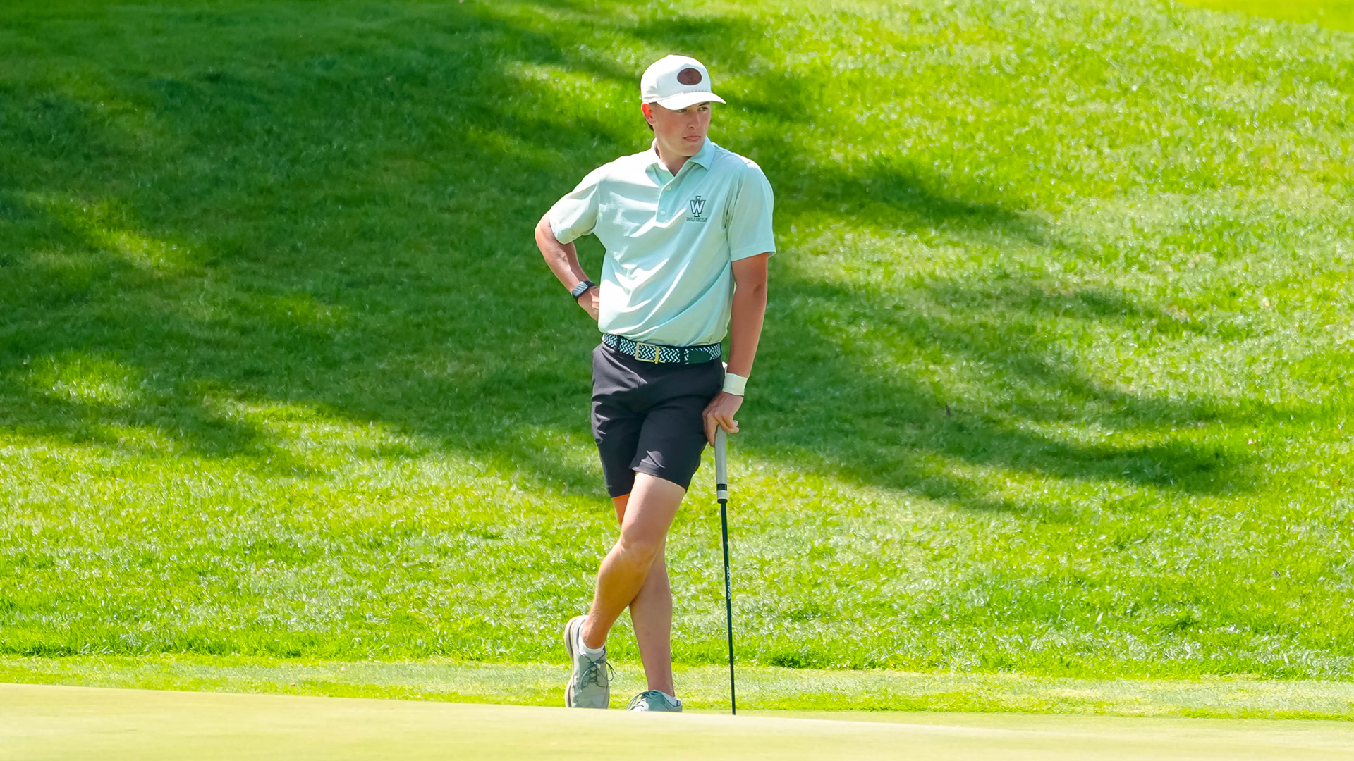MGOLF - Ryan Andrews waiting on the green at the 2026 Butts Classic