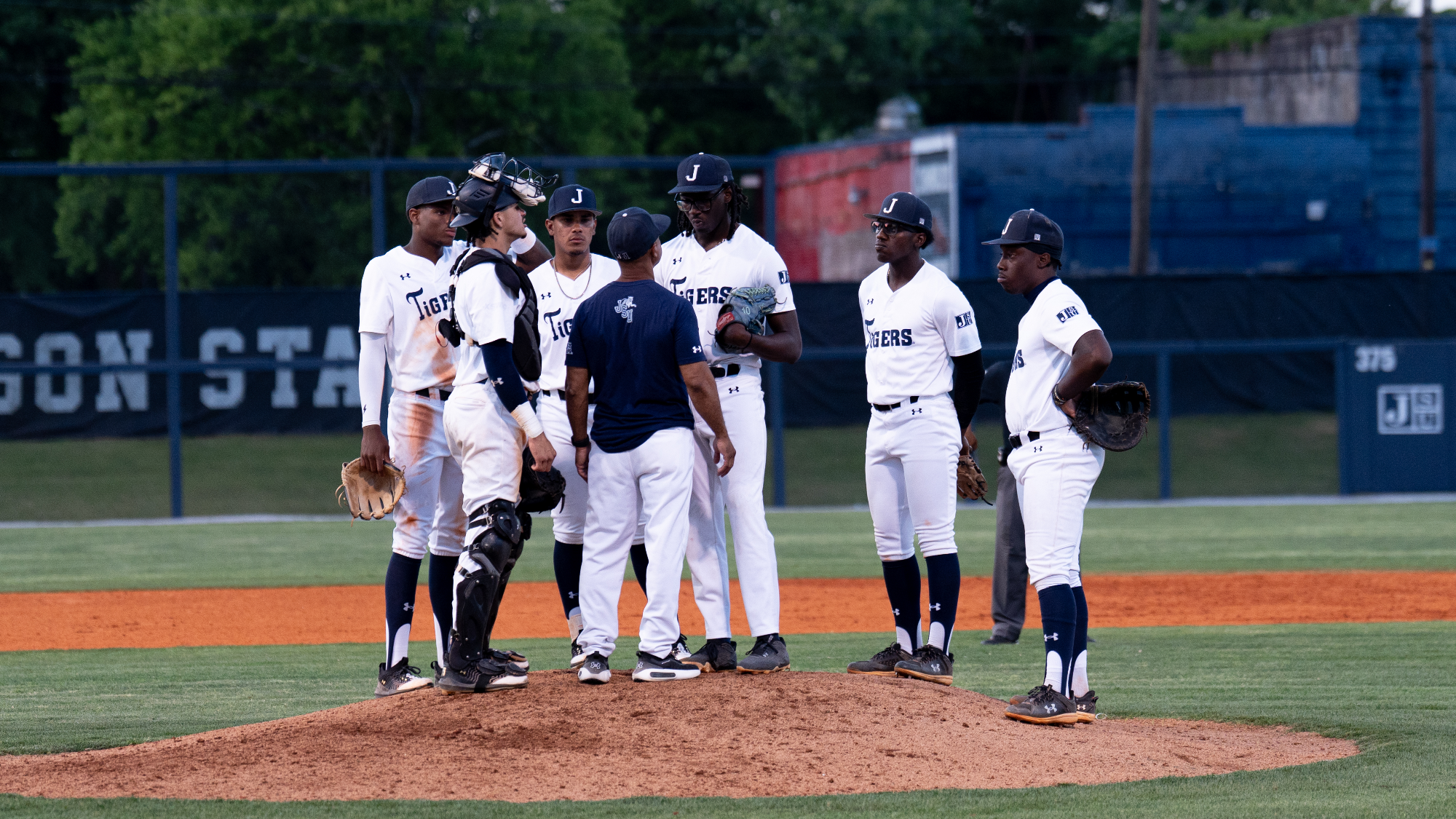 TK DAVIS VISIT WITH JOHNSON