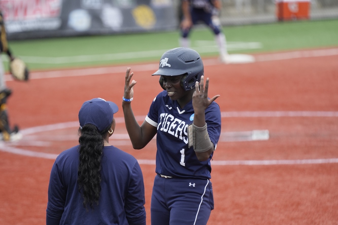 Ka'Liyah Gipson at the SWAC Softball Tournament in a navy blue and white jersey
