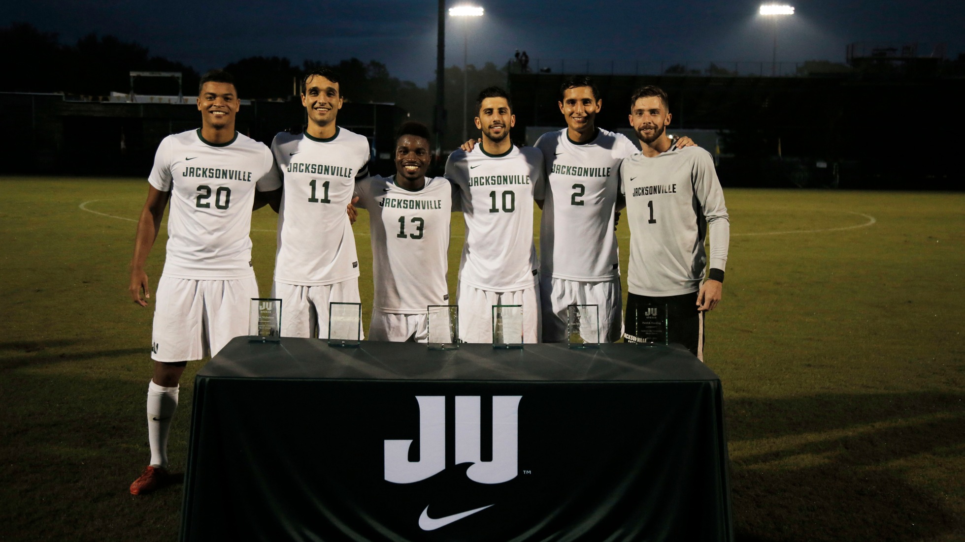 Seniors Flourish In 31 Victory Over FAU Jacksonville University