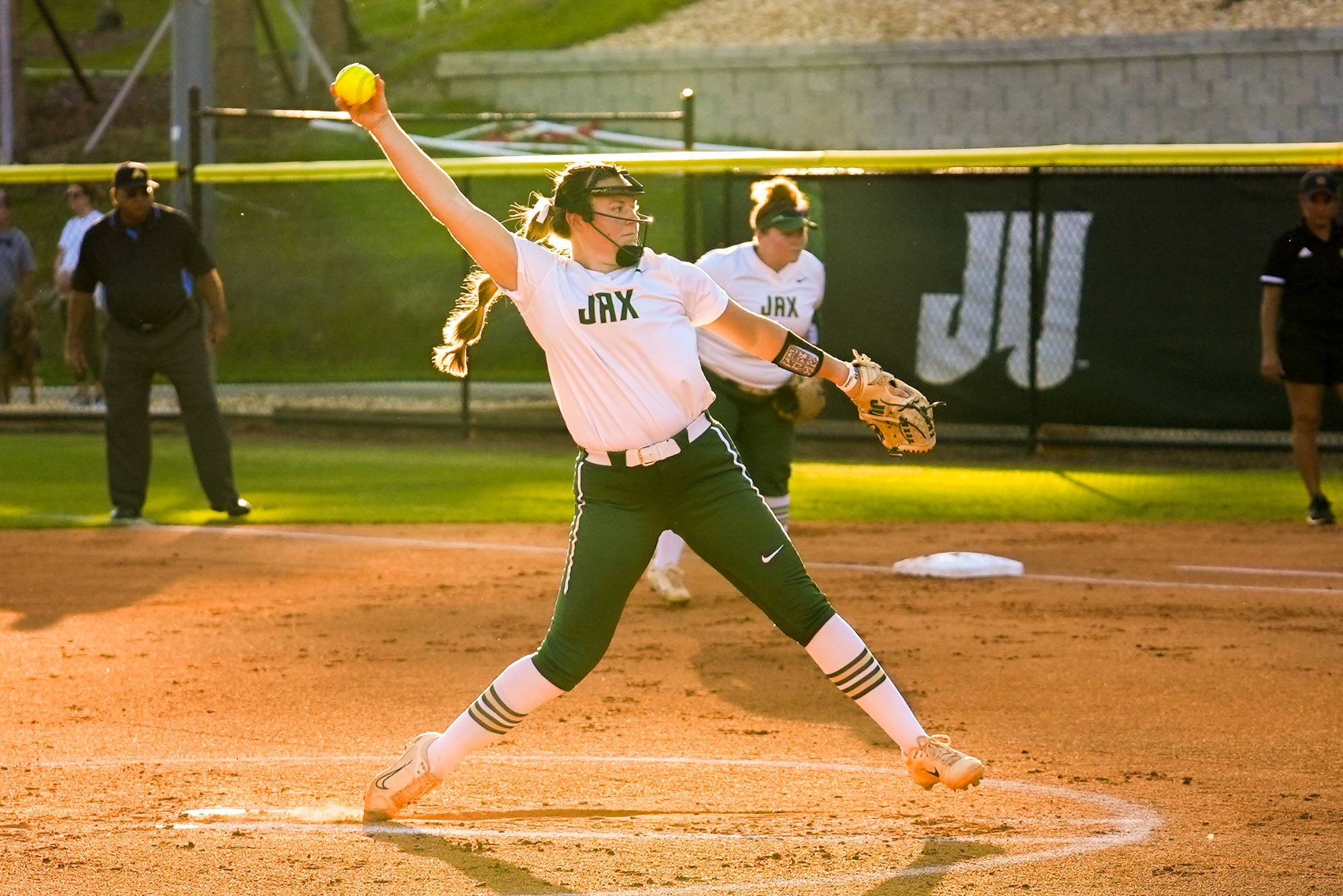 Softball Snaps Four Game Losing Streak With 52 Win Over KSU