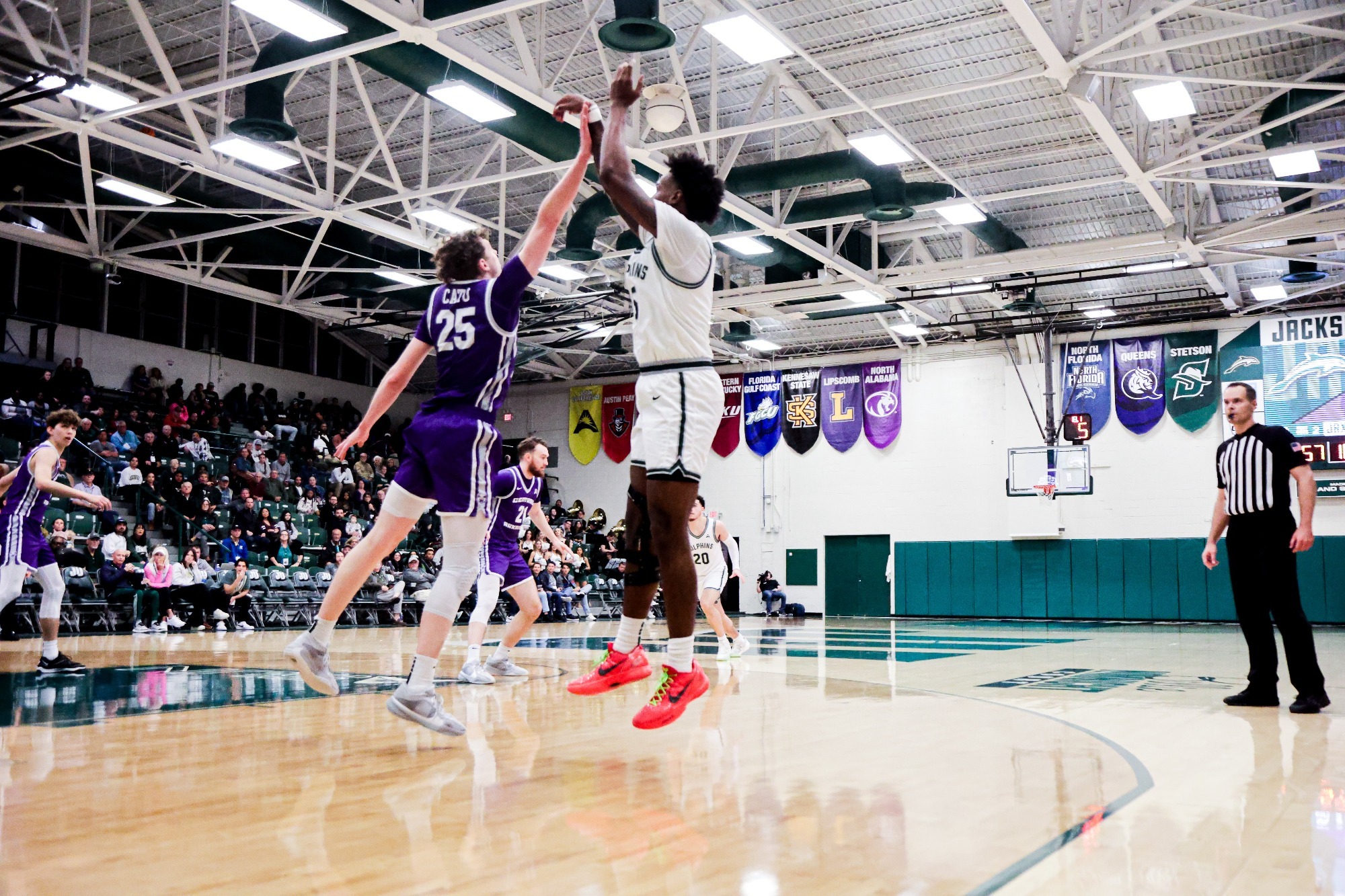 Men's Basketball Picks Up Big Win At Home Jacksonville University