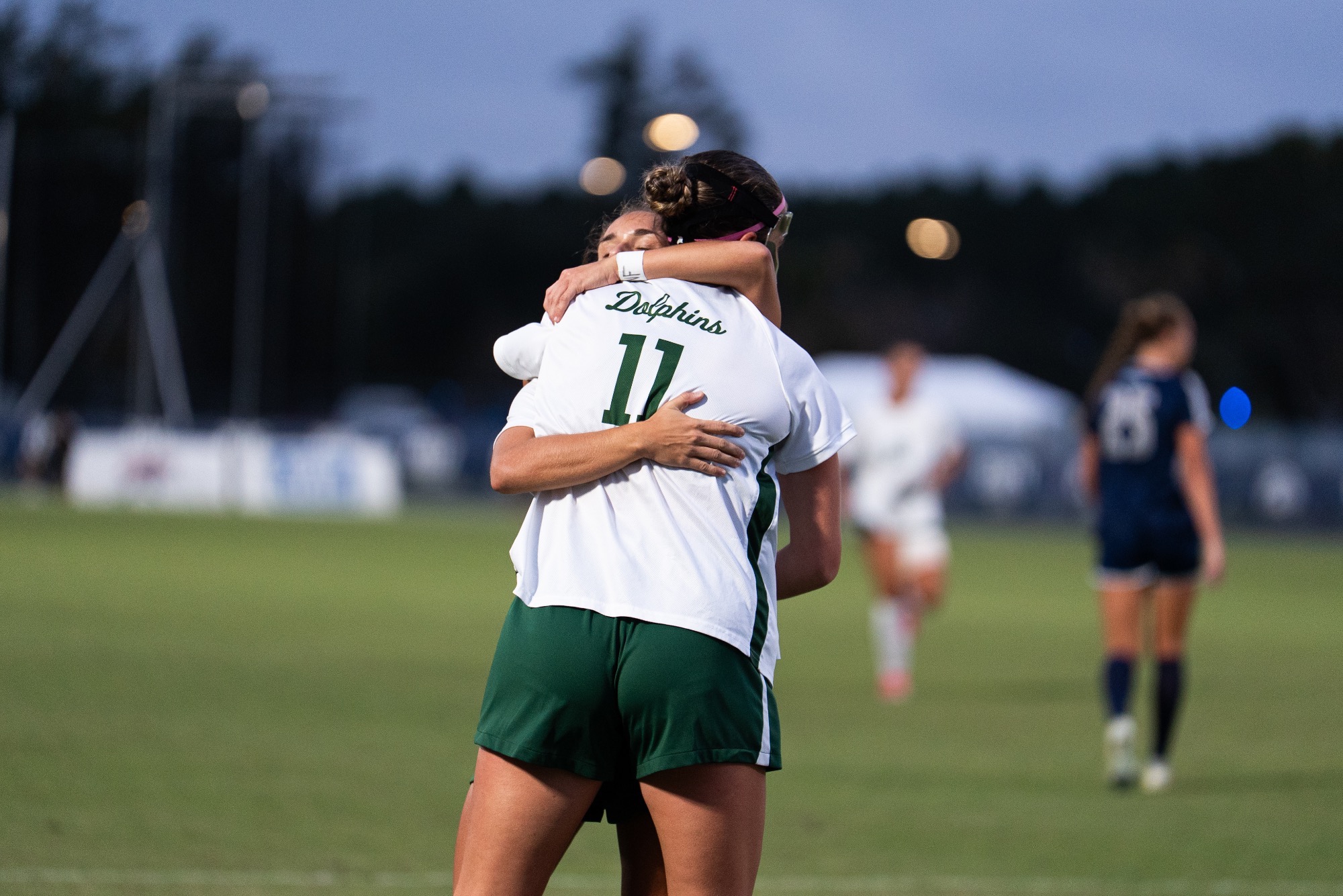 Paula Herranz and Millie Urquhart hug after win over UNF 10/18/26
