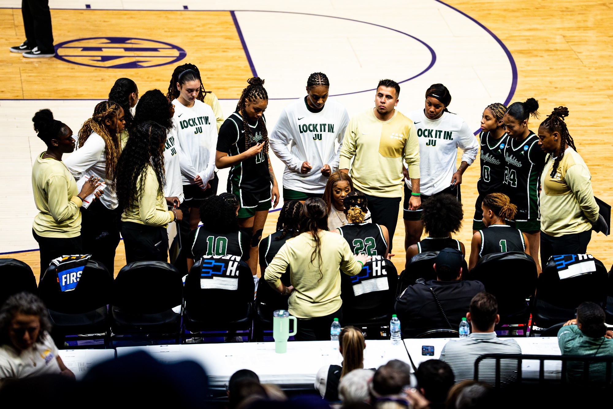 WBB huddle in NCAA Tournament v. LSU 03/20/2026