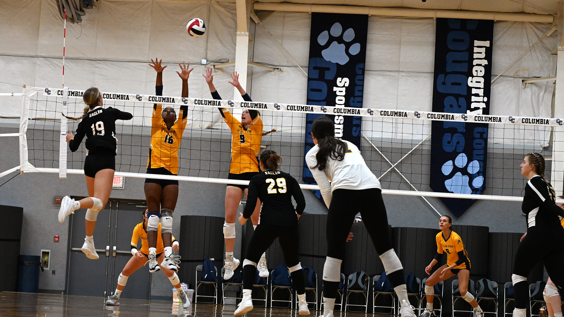 Volleyball Splits with William Penn, Xavier on Day One of Hampton Inn Classic John Brown