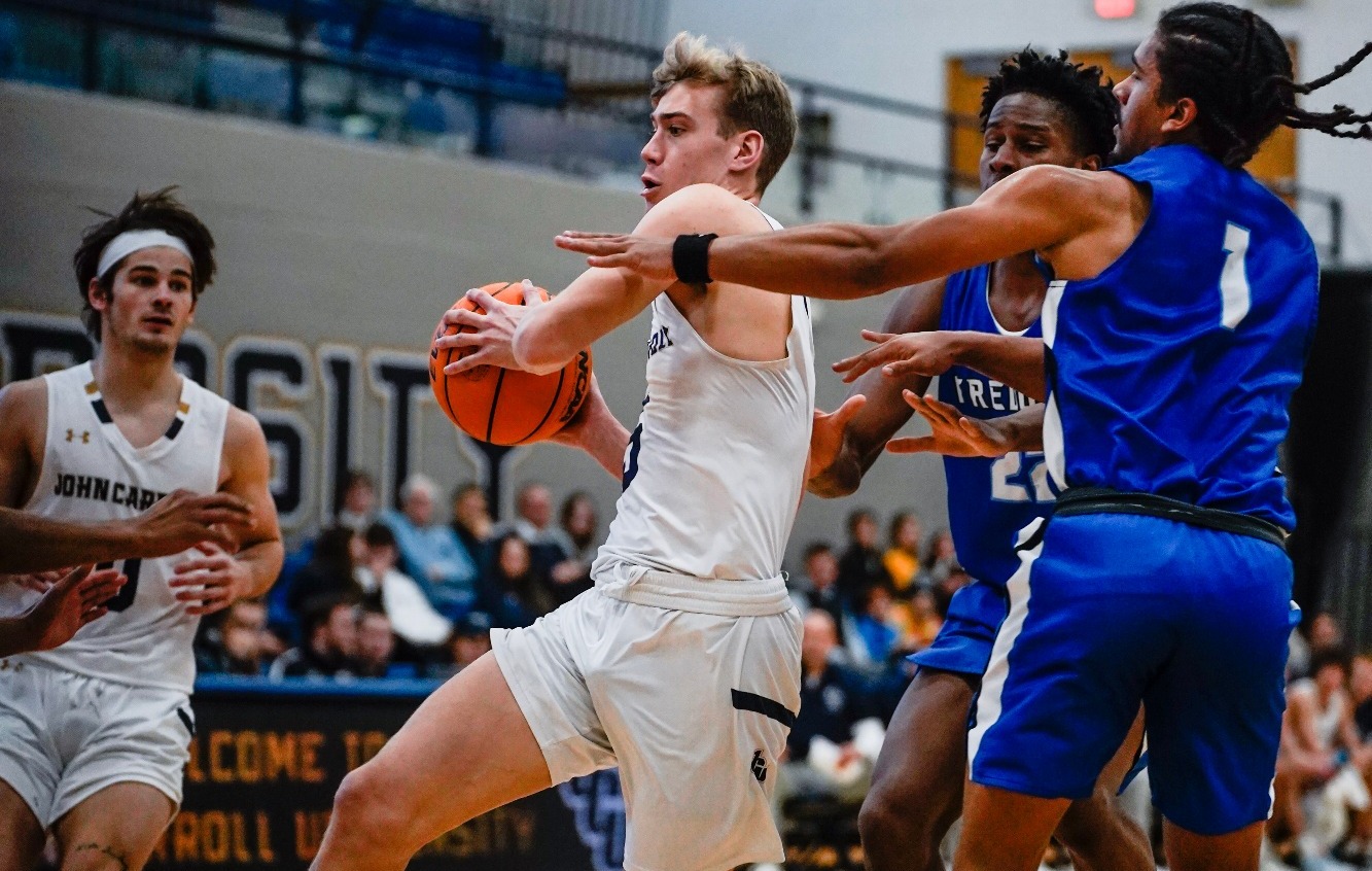 Men's Basketball Roars into Top 25 Rankings at 16 John