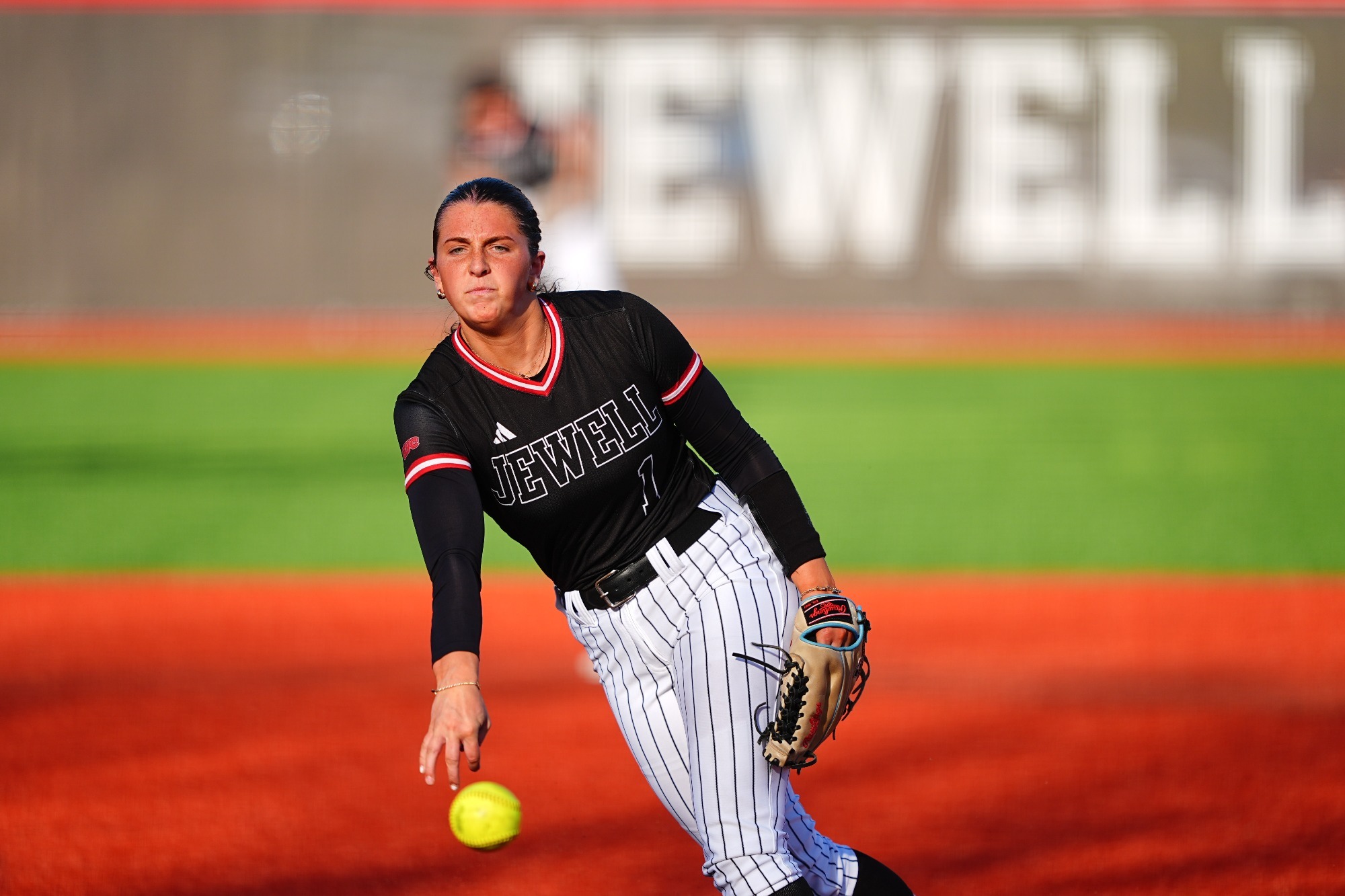 Avrey Reynolds pitching a softball