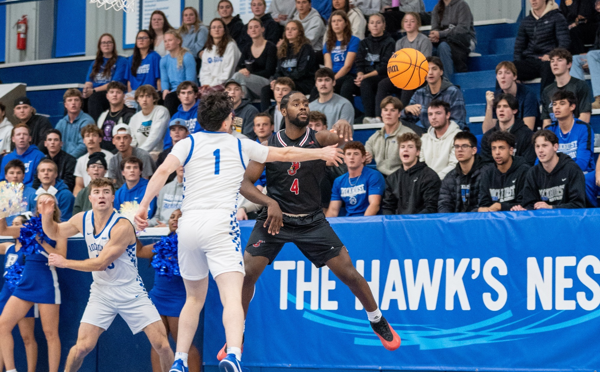 Kanukayi Gudza making a pass