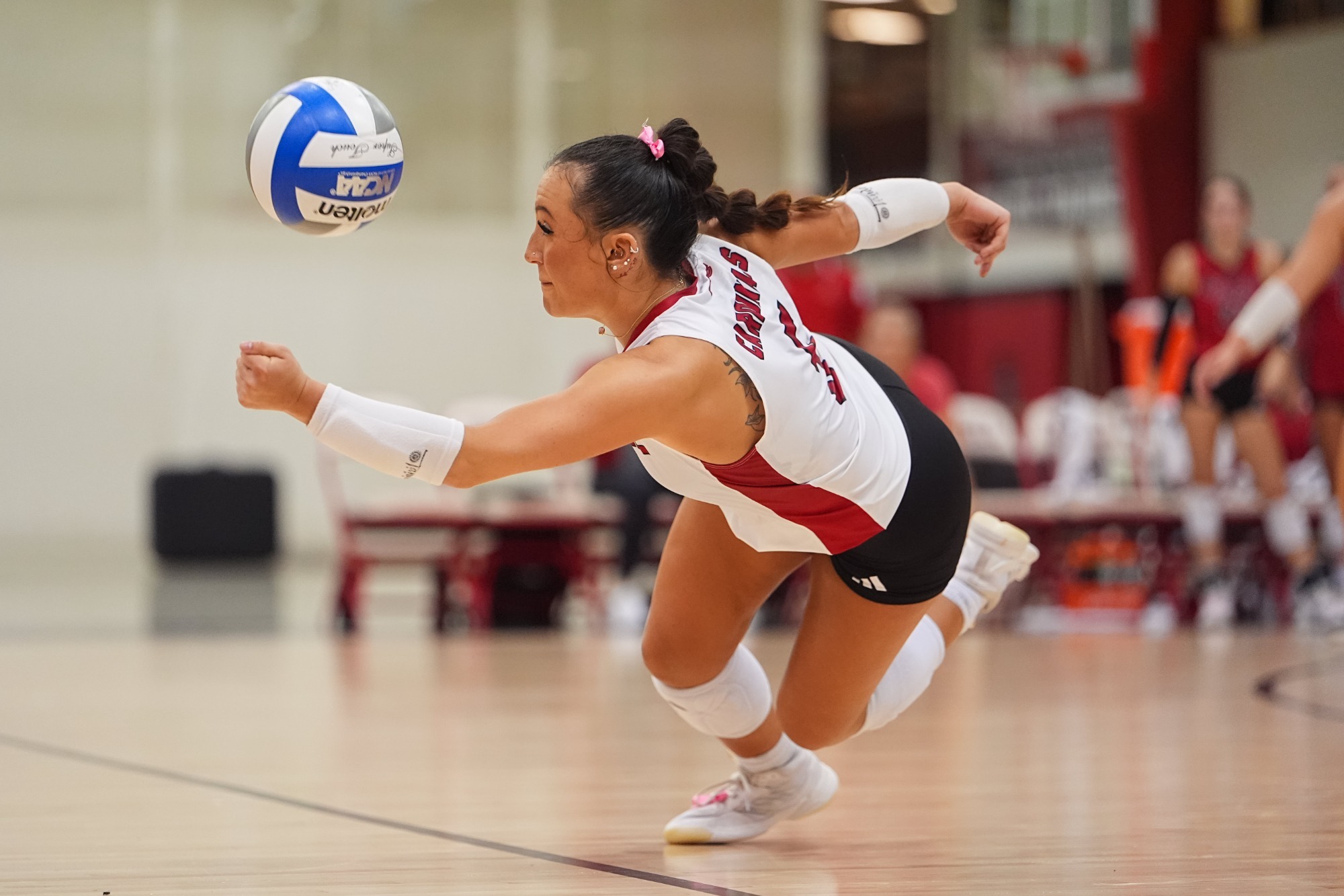 Alexis Nunn diving for a volleyball