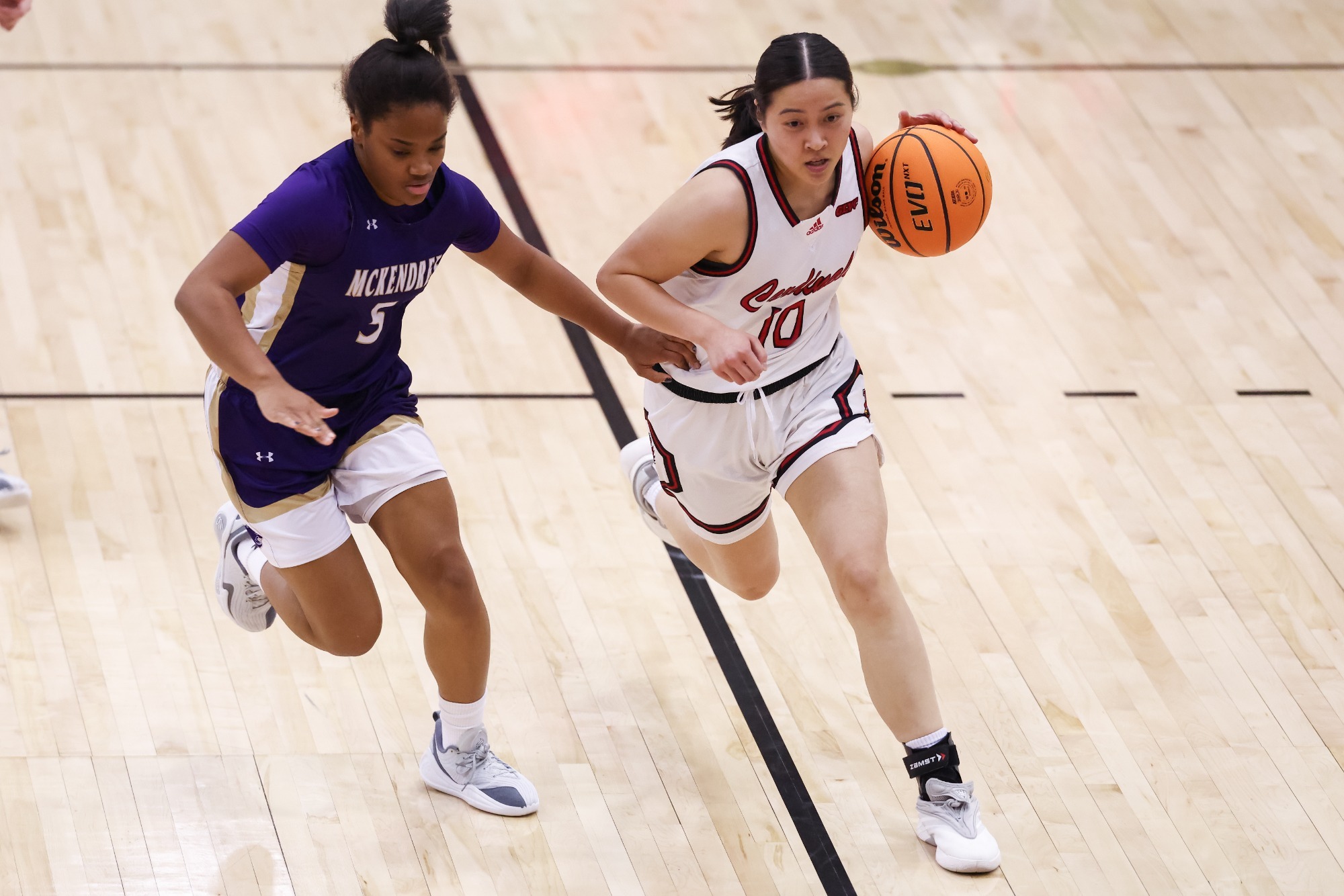 Mandi Pham dribbling