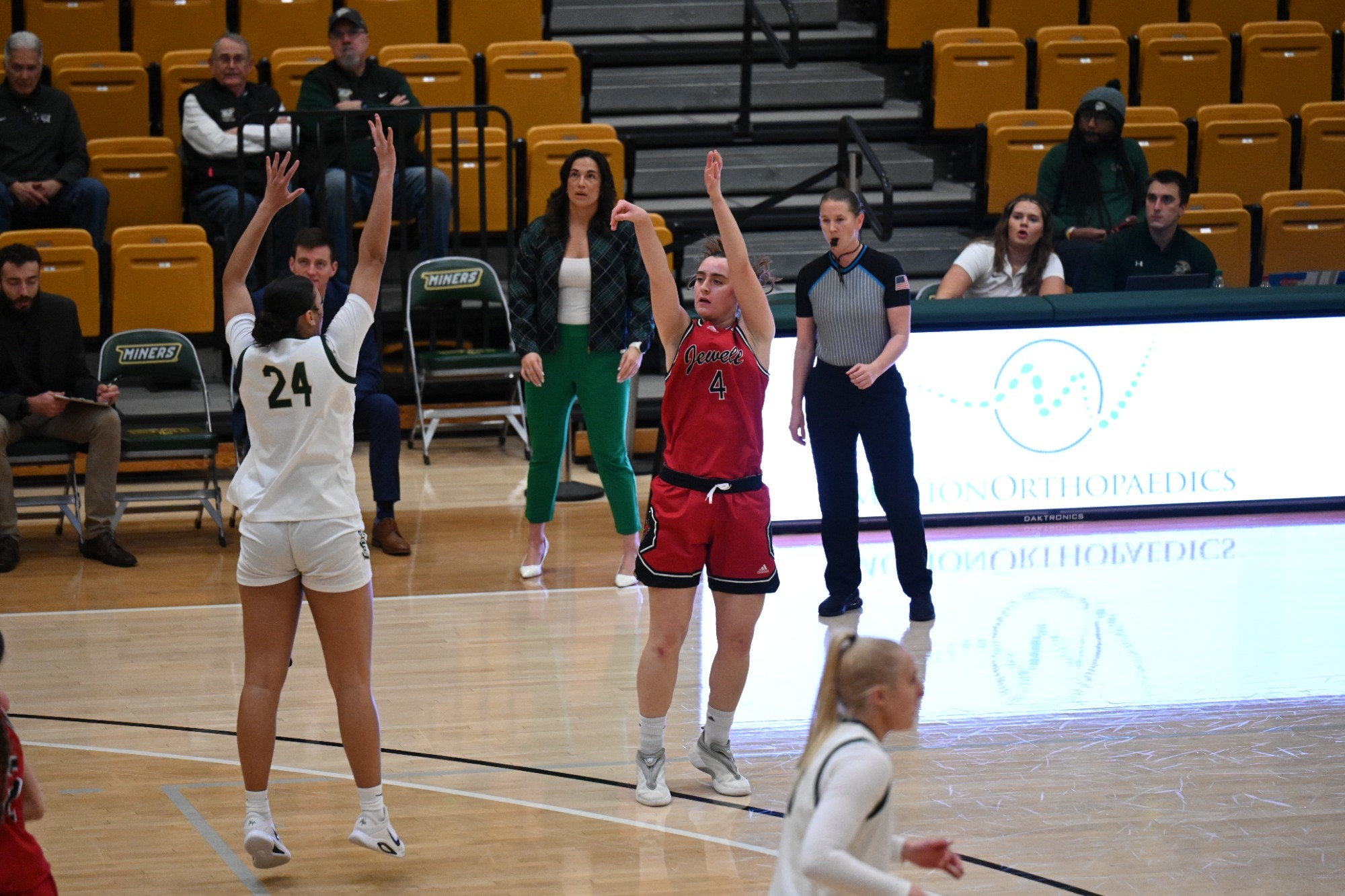 Maja Komaszynska shooting