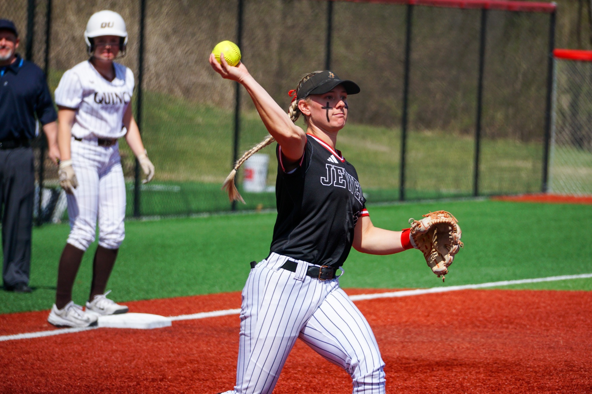 Sheyenne Kelch throwing the ball