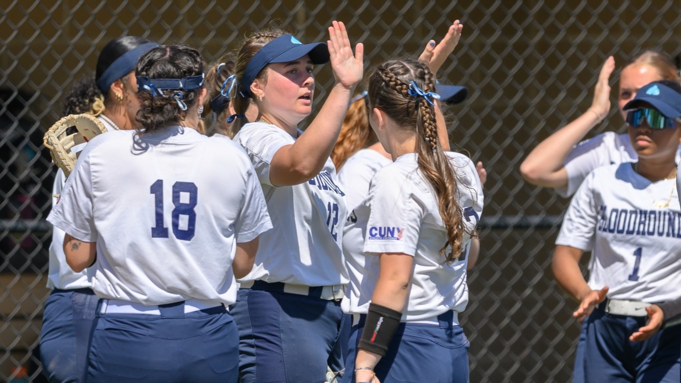 CUNYACSoftballChampionshipsHuddle