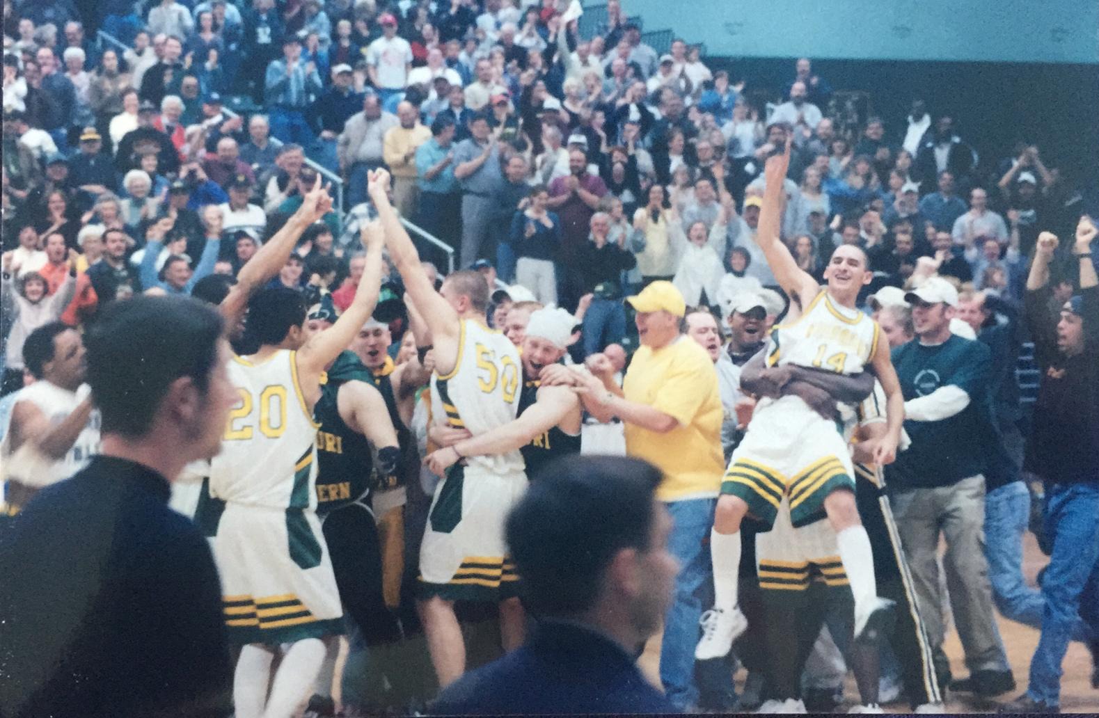 99-00 MSSU Basketball Celebration Pitcure