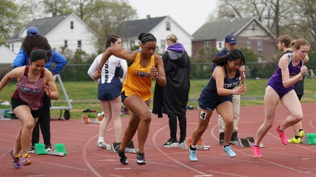 women starting a running race