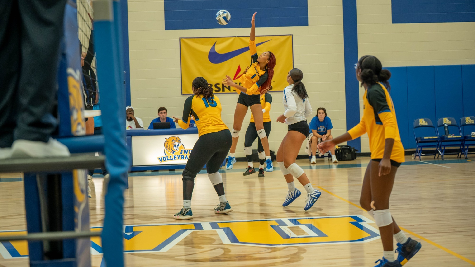 women playing volleyball