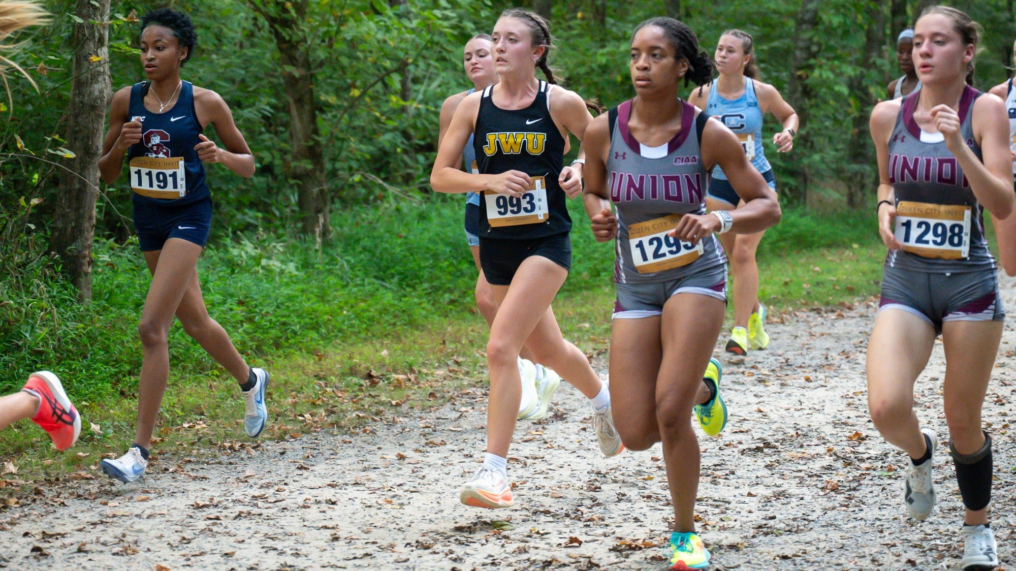 women running cross country