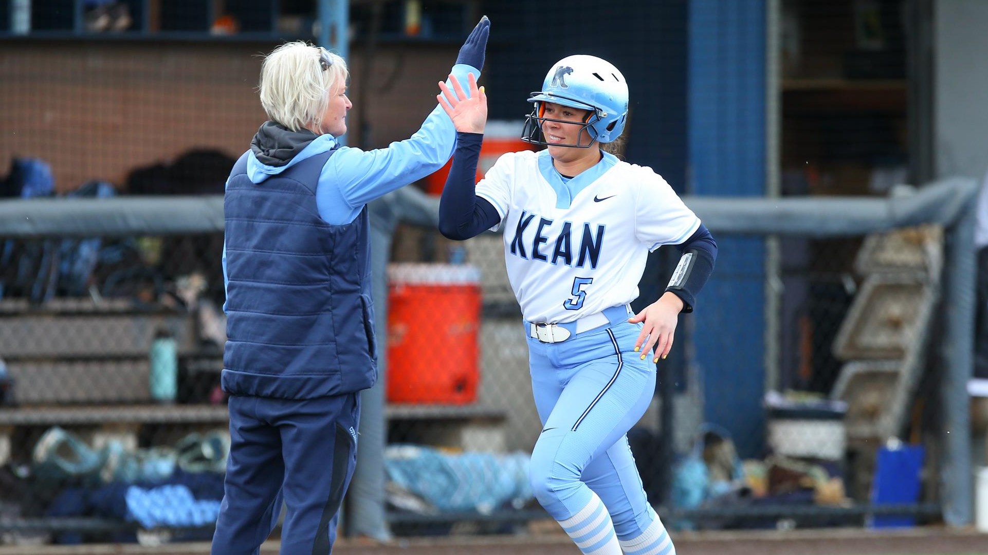Softball Splits NJAC Opener with TCNJ Kean University
