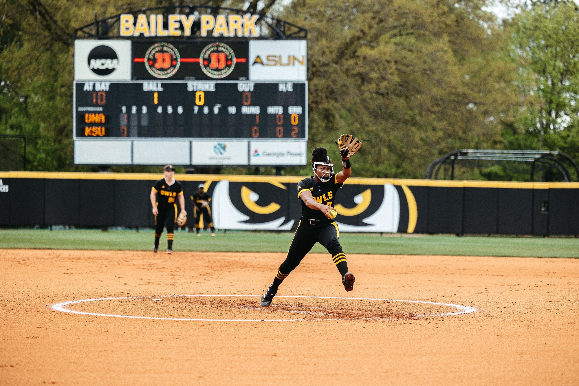 Hilleary Pitches Gem in 10 Win Kennesaw State University Athletics