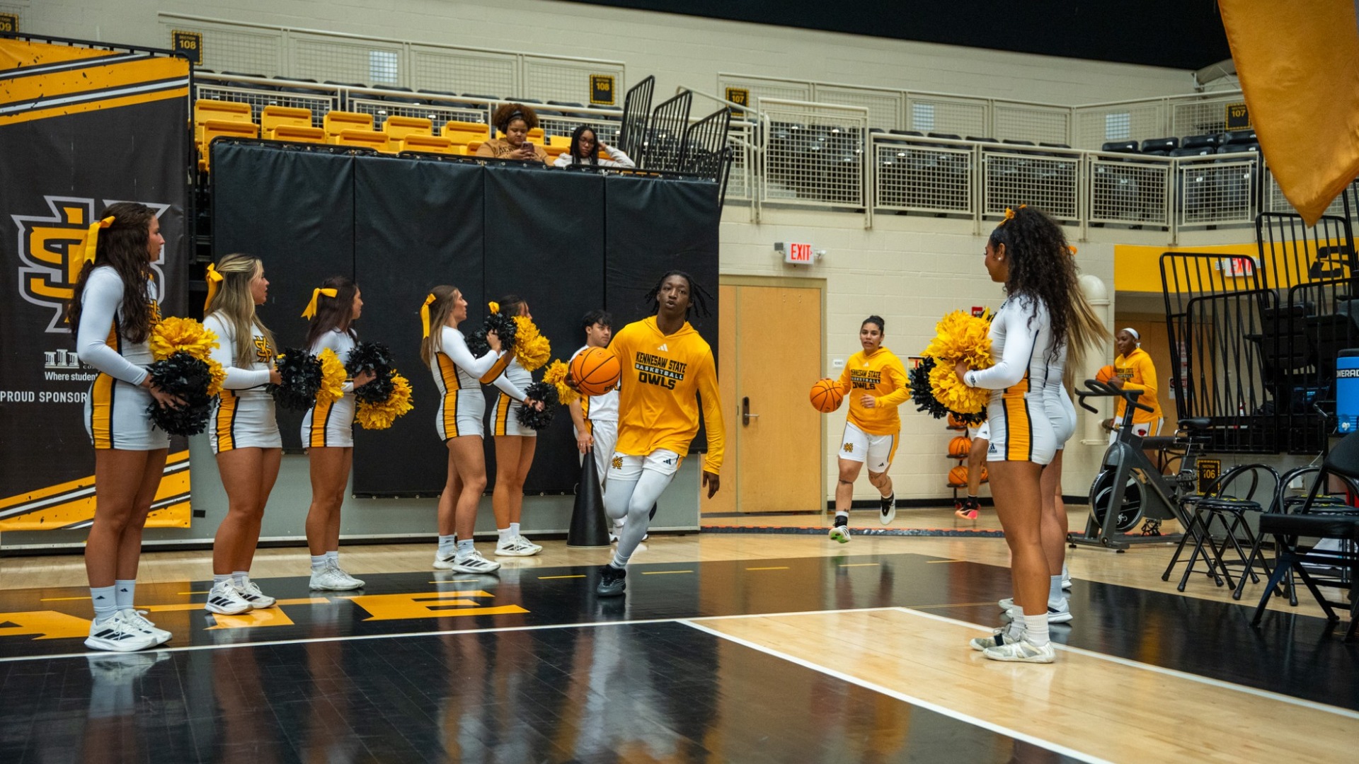 Kennesaw State guard Keyarah Berry takes the floor prior to the Owls' 81-37 win over Thomas on Dec. 6, 2025.