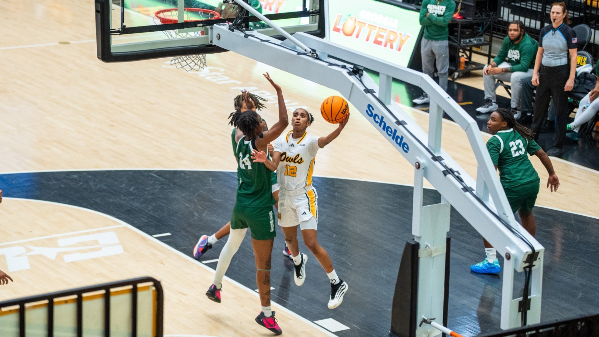 Kaelyn Flowers drives to the basket in Kennesaw State women's basketball's 81-37 win over Thomas on December 6, 2025.