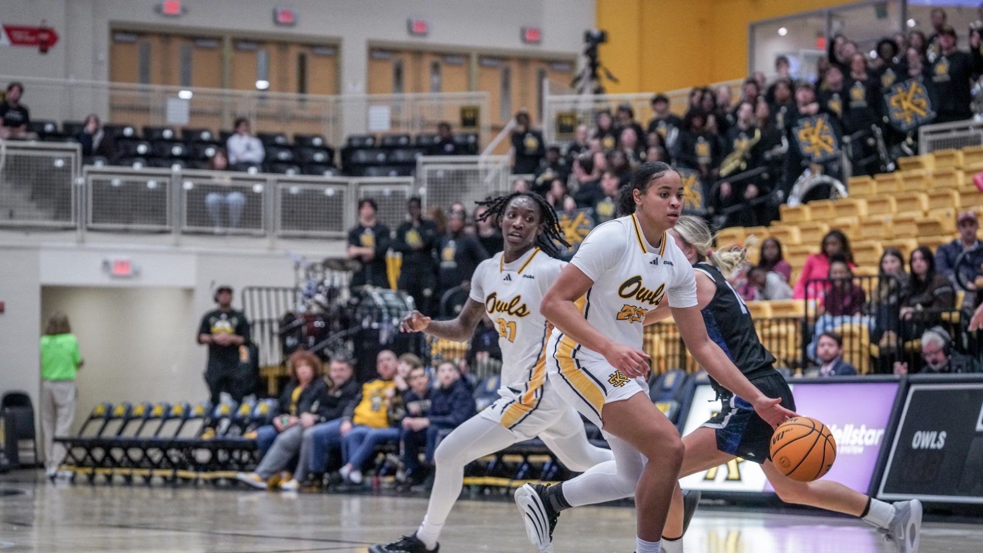 Kennesaw State women's basketball's Keyarah Berry and TaTianna Stovall play in the Owls' 60-47 loss to MTSU on Jan. 2, 2026 at VyStar Arena.