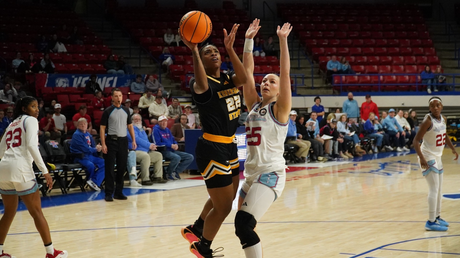 Kennesaw State women's basketball forward Latazia Williamson attempts a shot in the Owls' loss at Louisiana Tech on January 29, 2026 at the Thomas Assembly Center in Ruston, Louisiana.