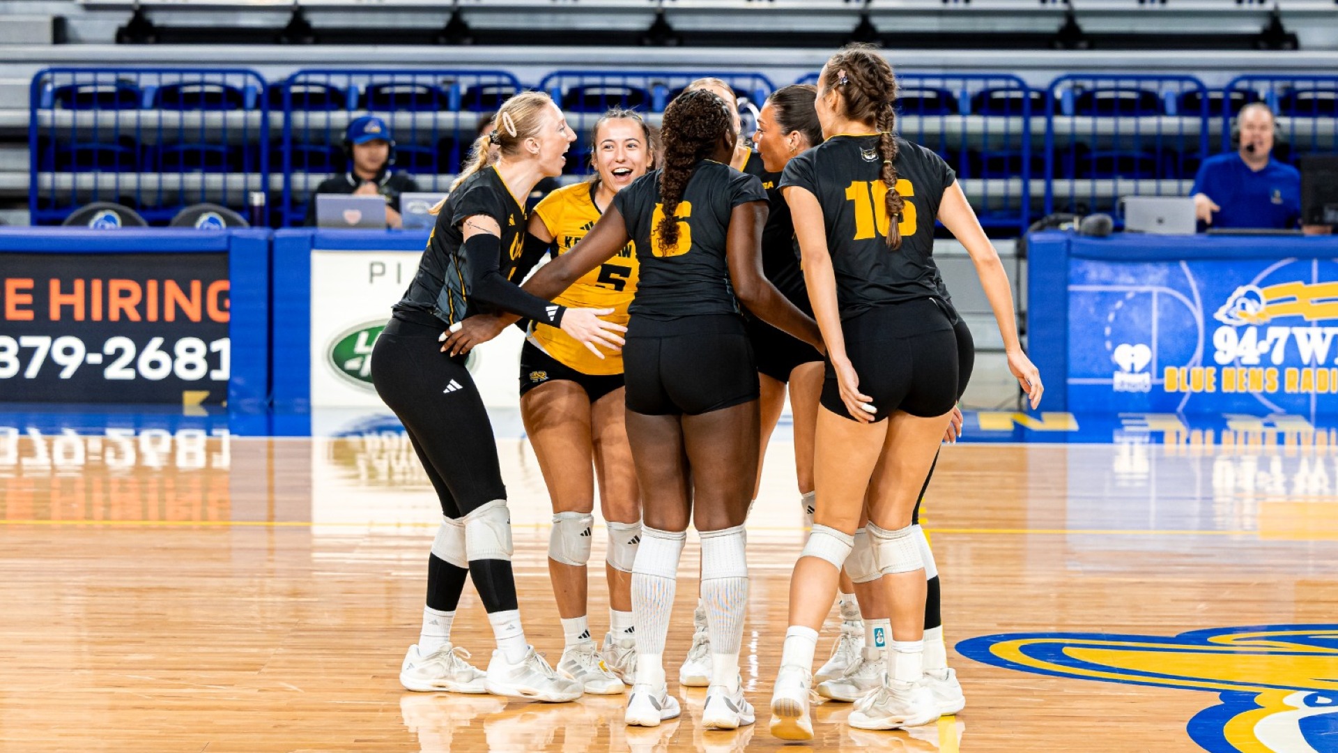 Owls huddle at Delaware