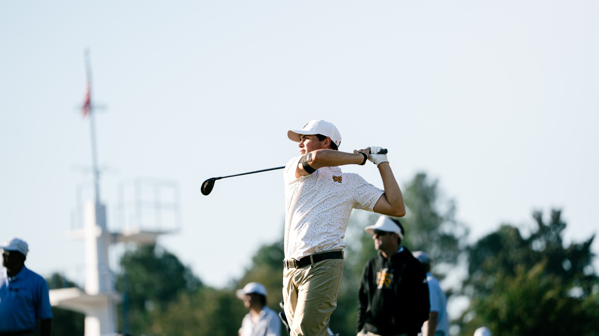 Luca Gallingani Swinging a club at The Scrappy at Pinetree 2026