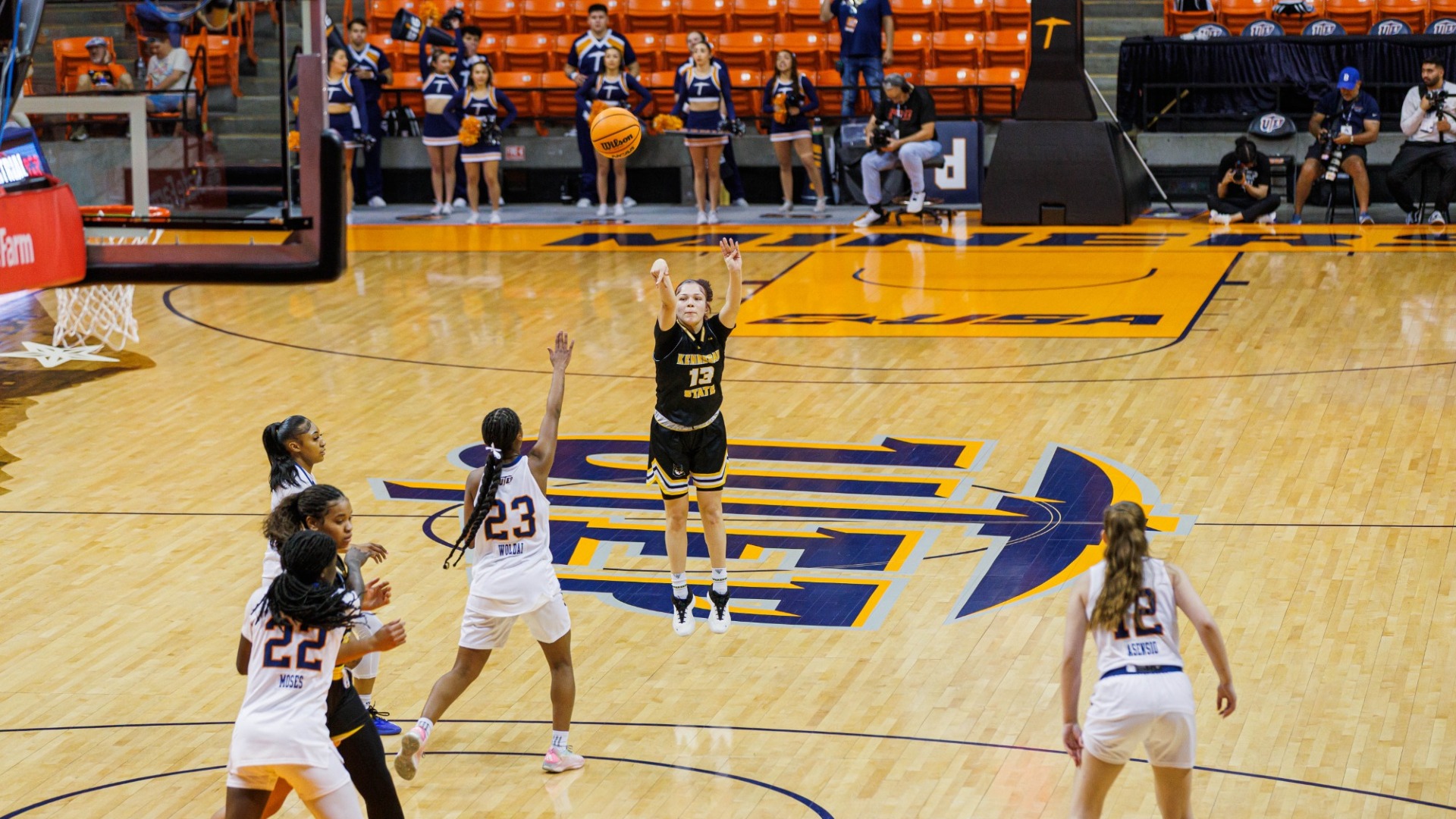 Kennesaw State women's basketball guard Shania Nichols