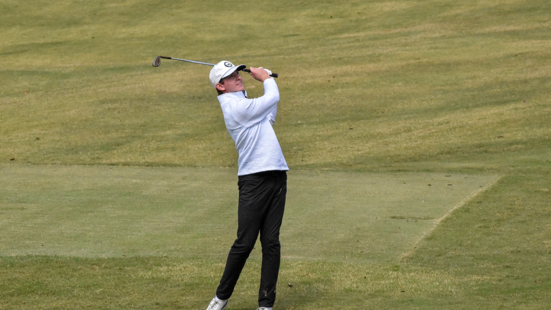 Josh Ledford Hitting a wedge shot 