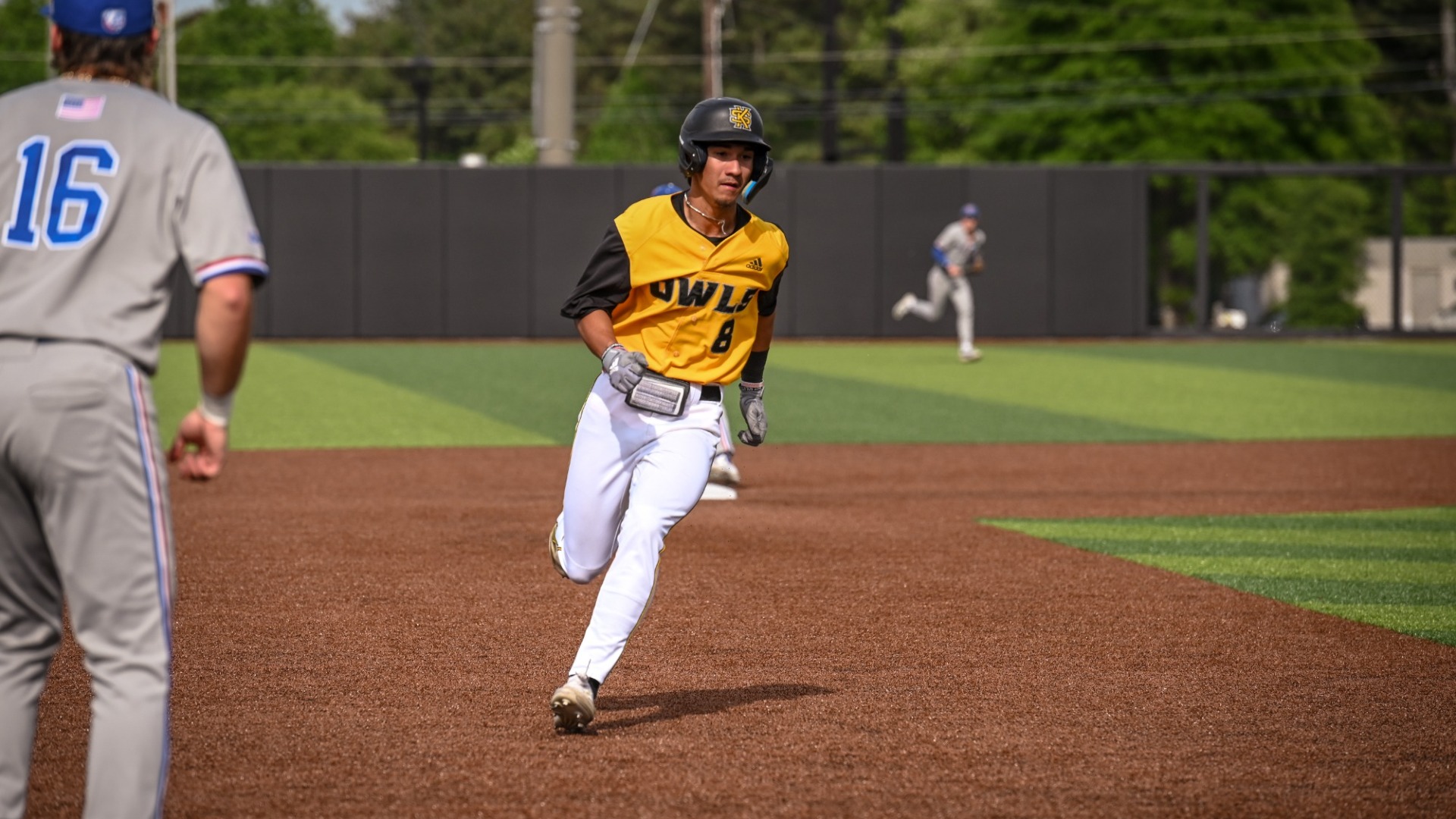 Josh Gibbs running to third base