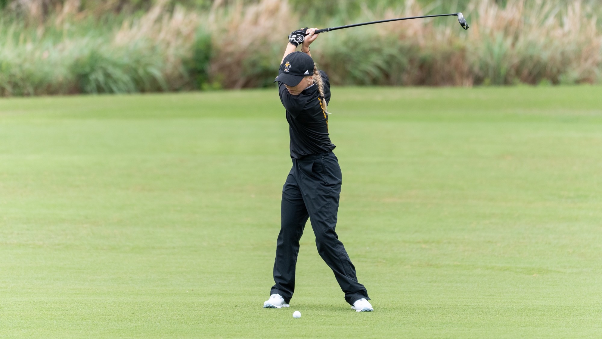 Nyah Kelly hits fairway wood in round 2 of CUSA Championship