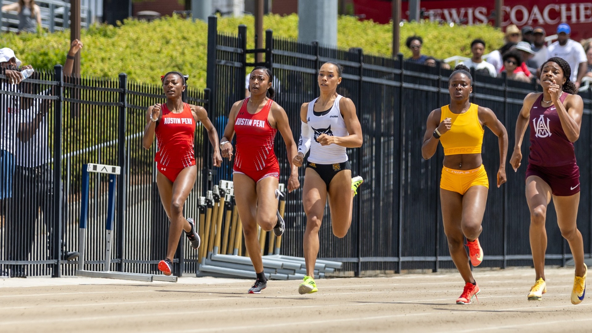 Emma Sullivan running the 400m at Georgia Tech Invitational